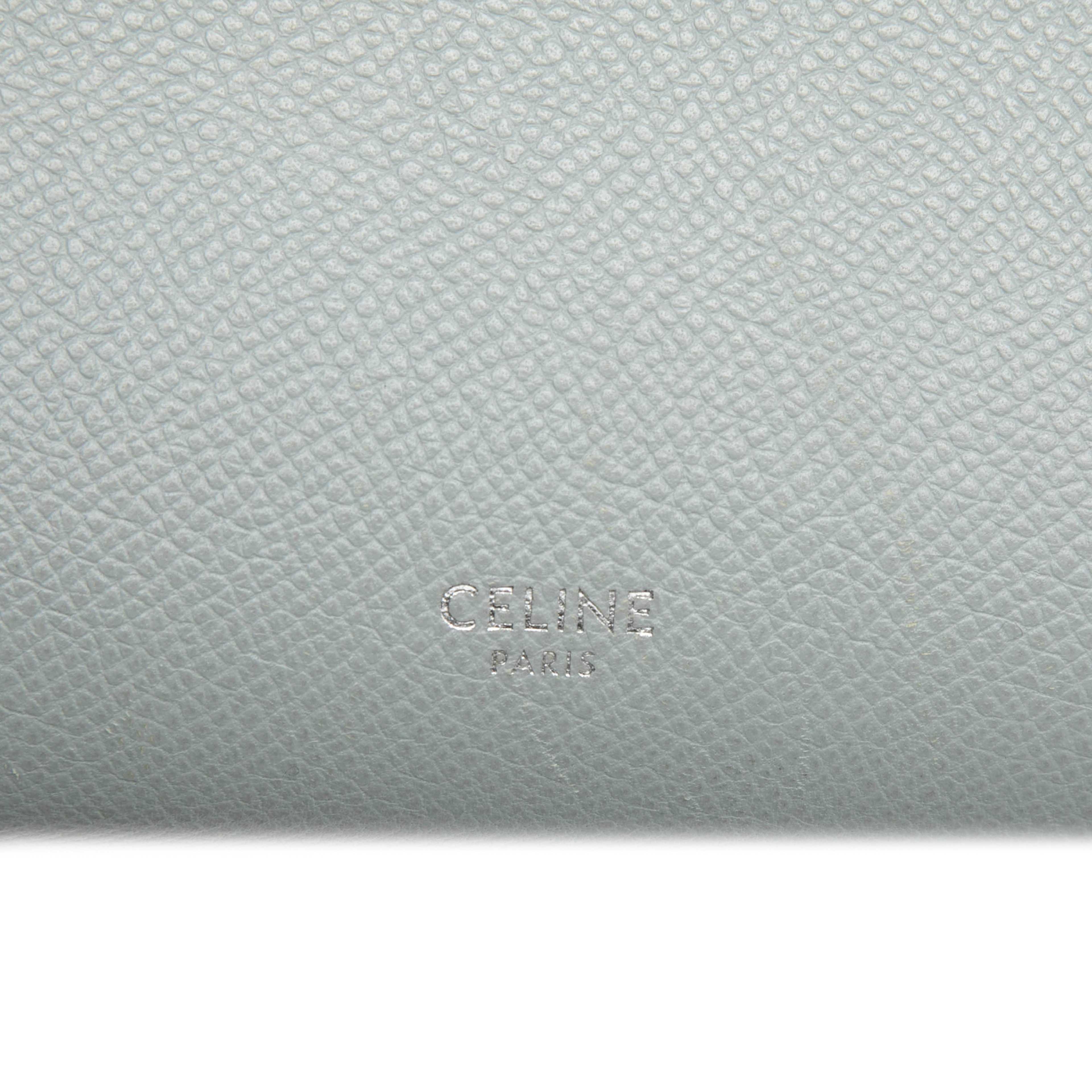 Celine Micro Grained Calfskin Belt Bag, från Luxclusif, i färgen light gray. Klicka för att öppna bilden i stort format