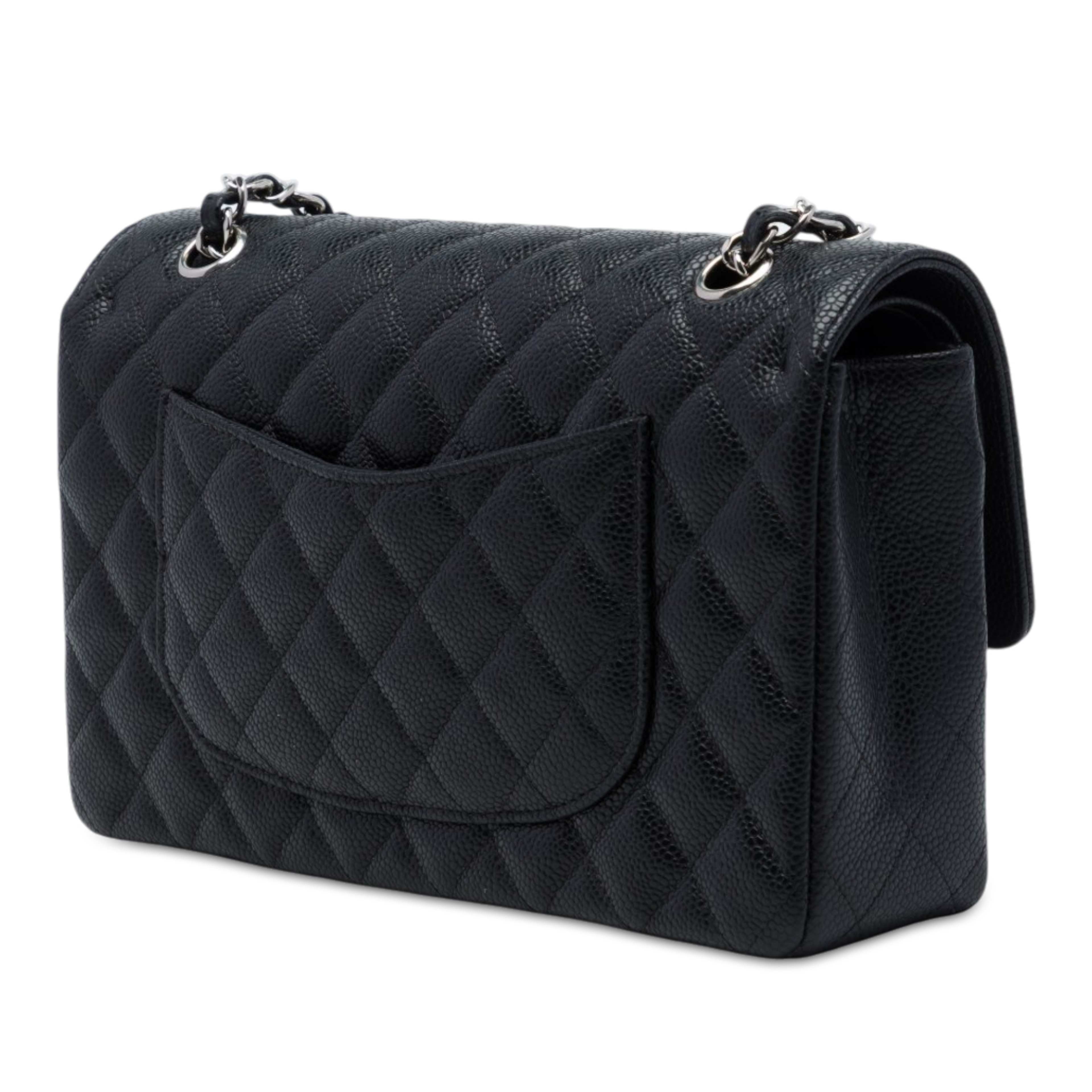 Chanel Medium Classic Caviar Double Flap, från Luxclusif, i färgen svart. Klicka för att öppna bilden i stort format