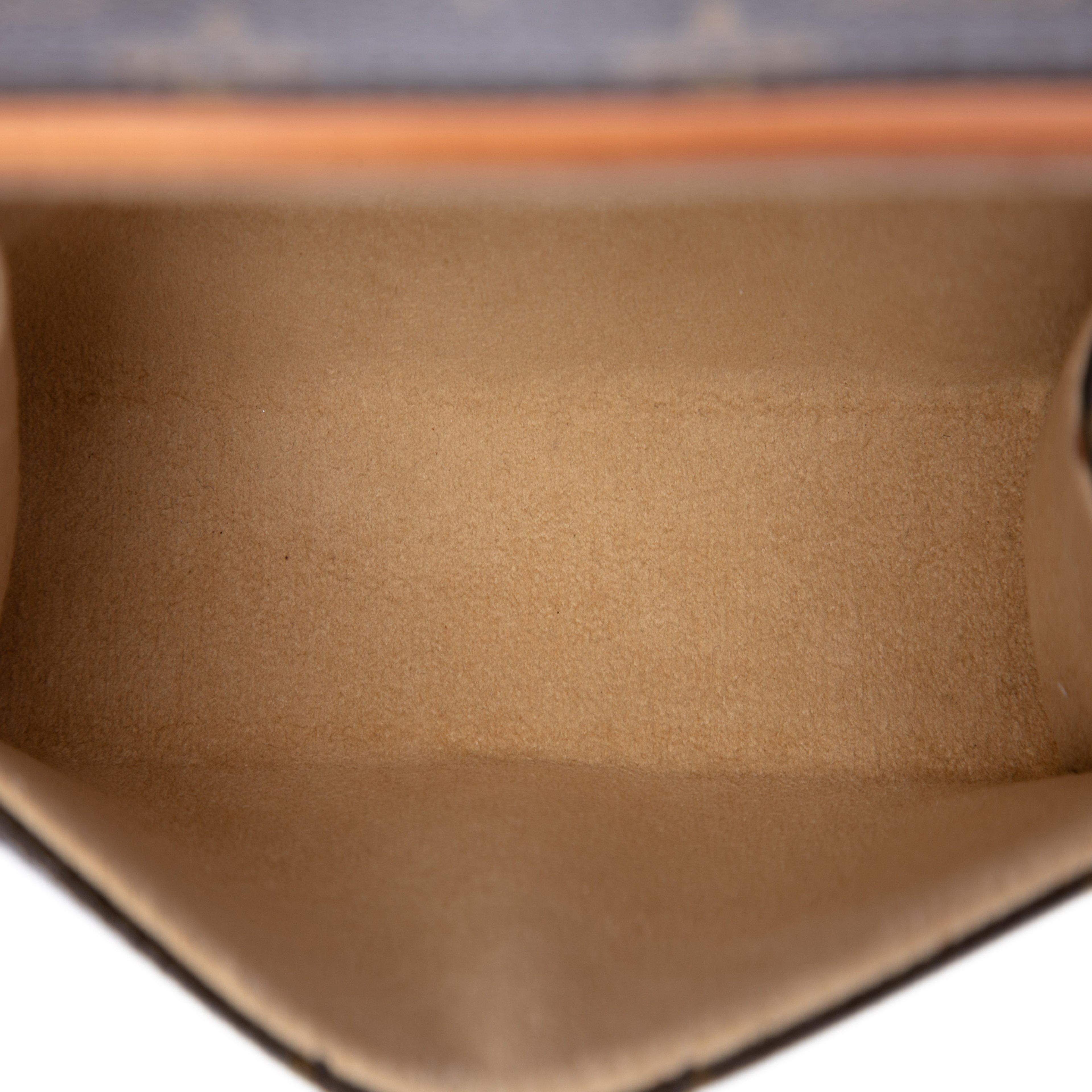 Louis Vuitton Monogram Pochette Florentine, från Luxclusif, i färgen brun. Klicka för att öppna bilden i stort format