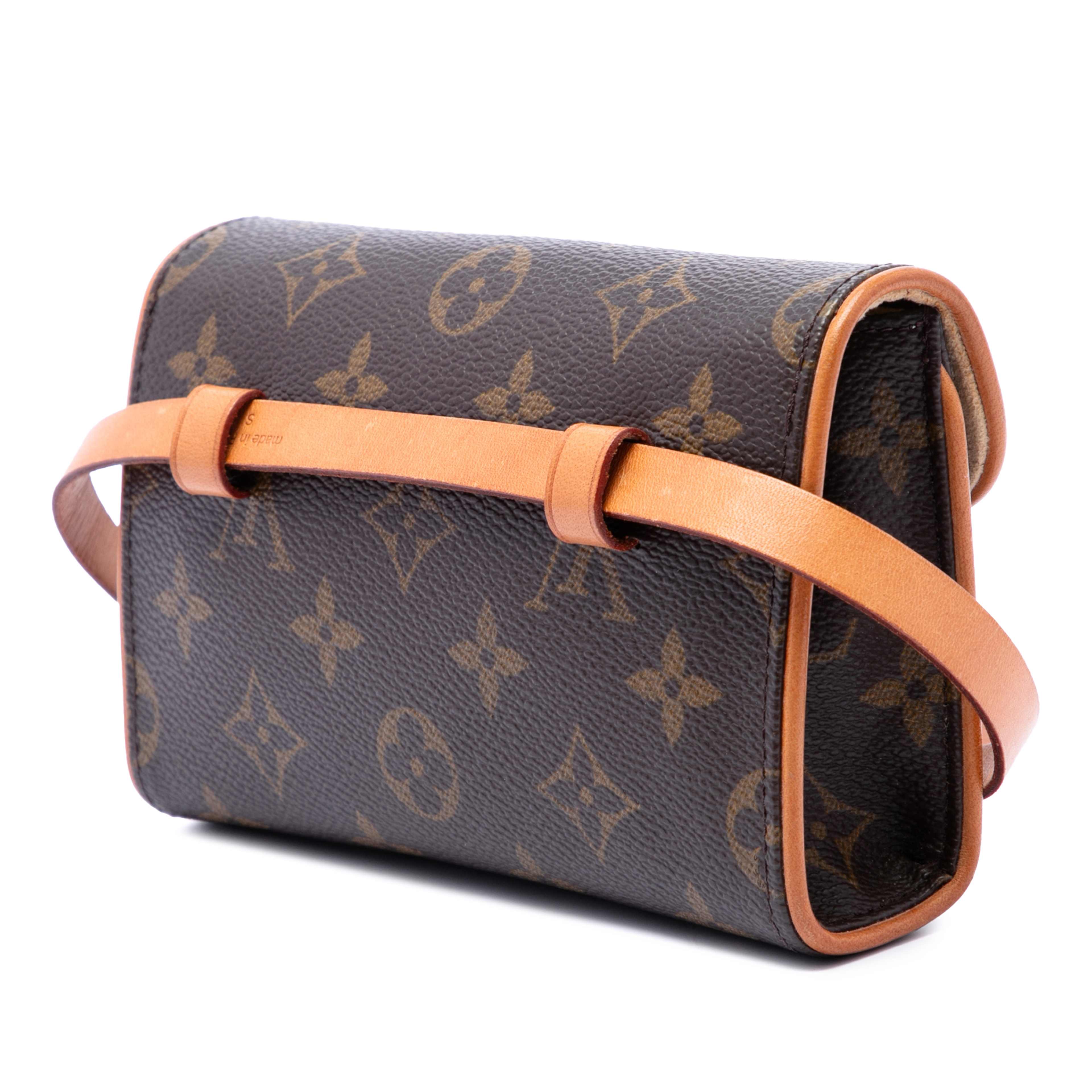 Louis Vuitton Monogram Pochette Florentine, från Luxclusif, i färgen brun. Klicka för att öppna bilden i stort format