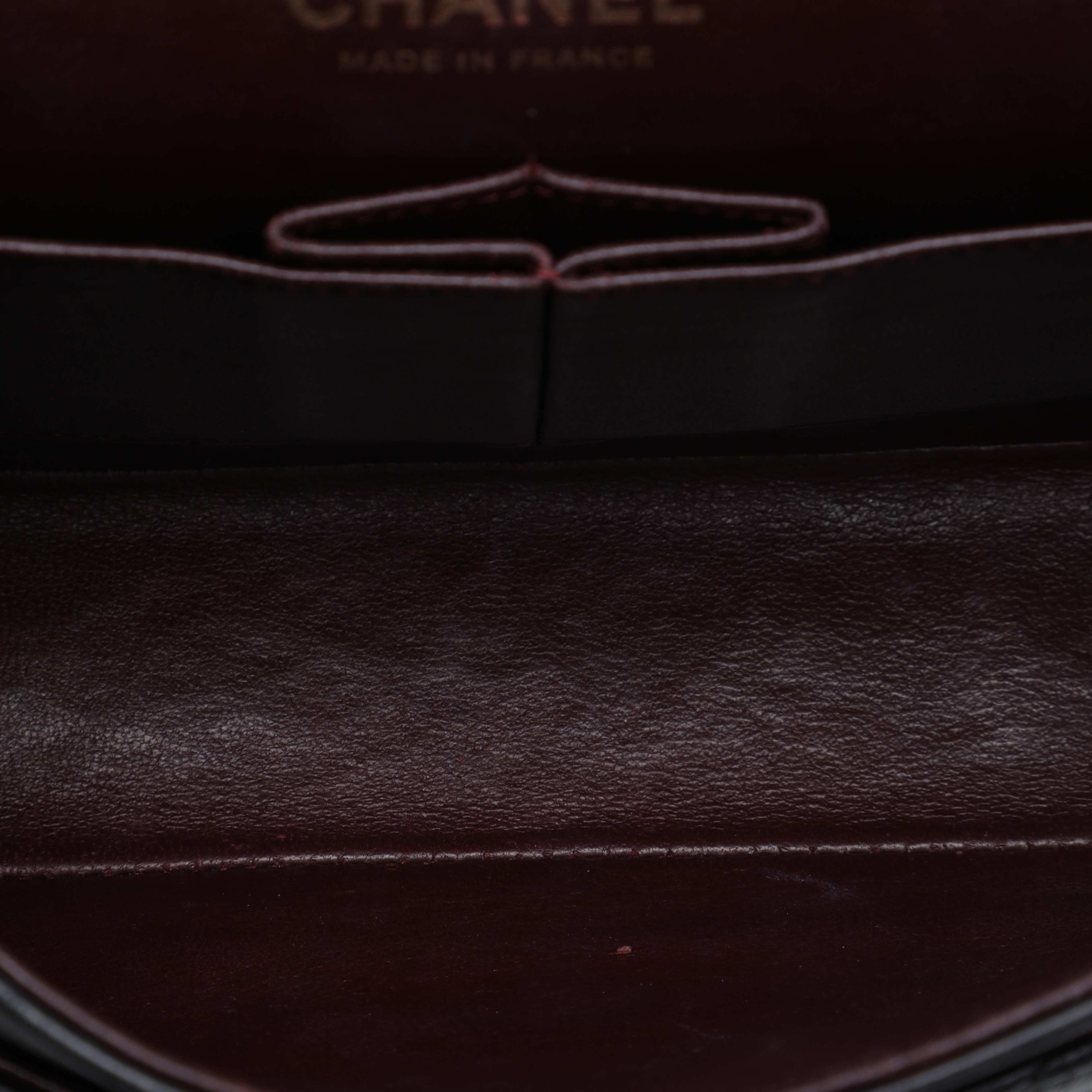 Chanel Medium Classic Lambskin Double Flap, från Luxclusif, i färgen svart. Klicka för att öppna bilden i stort format
