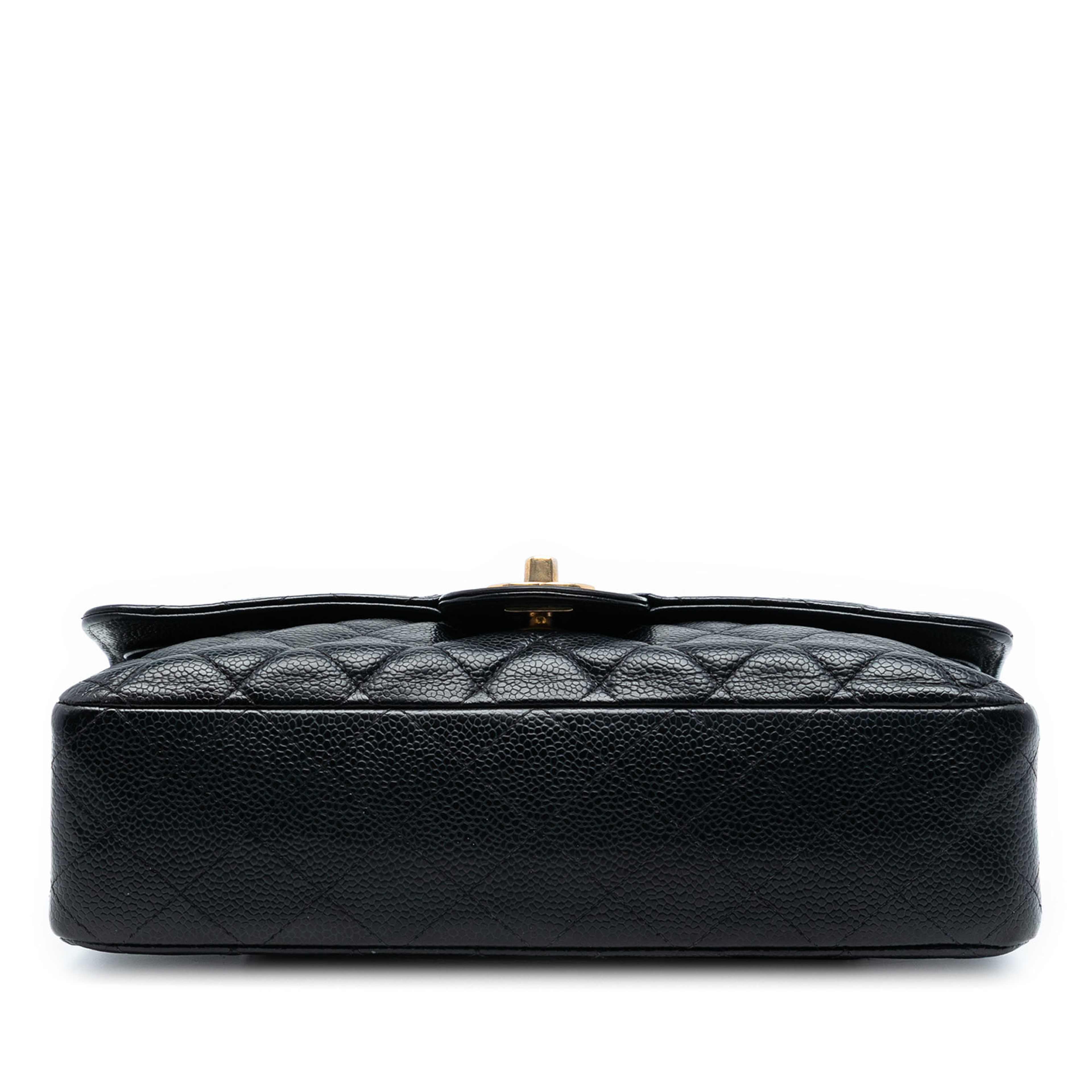 Chanel Medium Classic Caviar Double Flap, från Luxclusif, i färgen black. Klicka för att öppna bilden i stort format