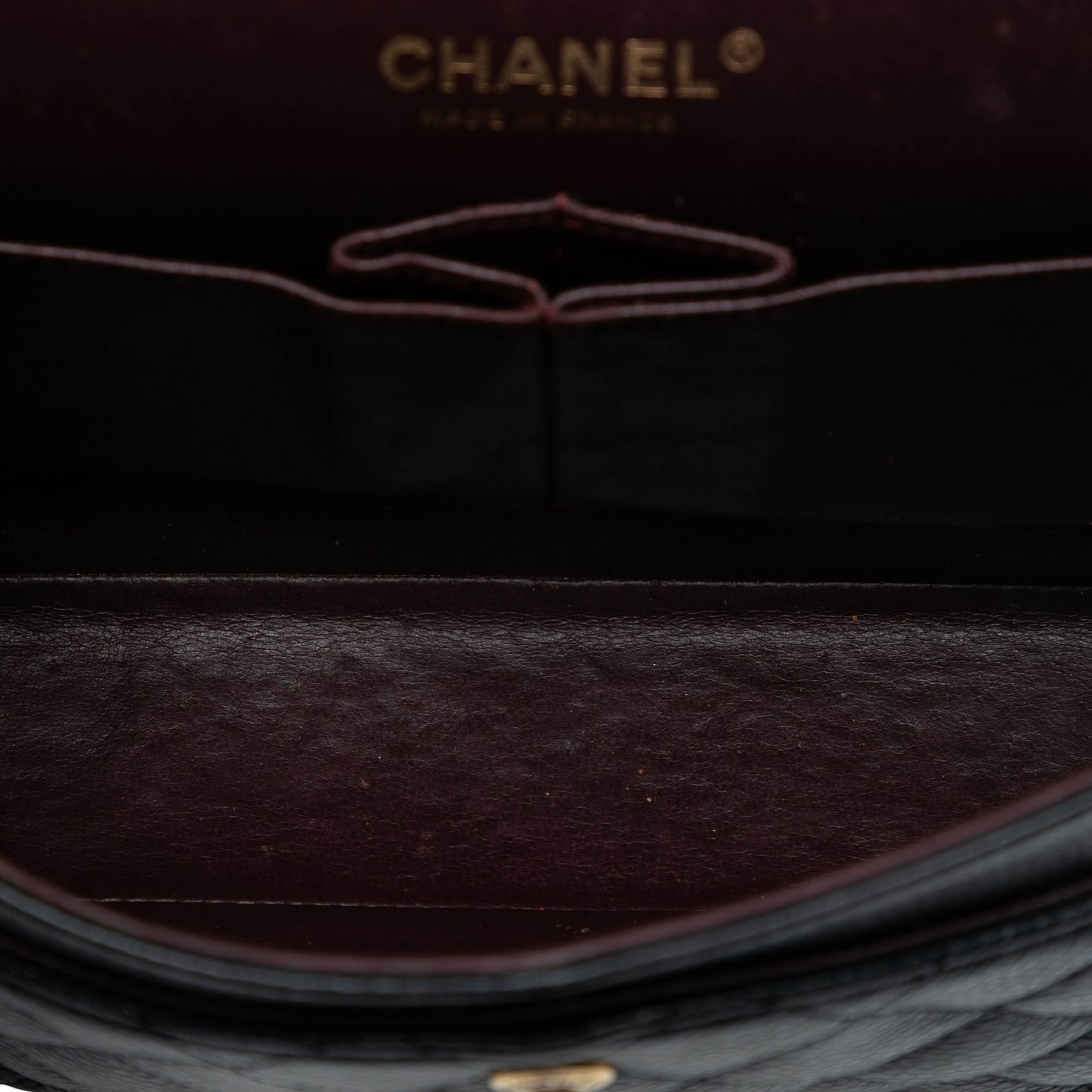 Chanel Medium Classic Caviar Double Flap, från Luxclusif, i färgen black. Klicka för att öppna bilden i stort format