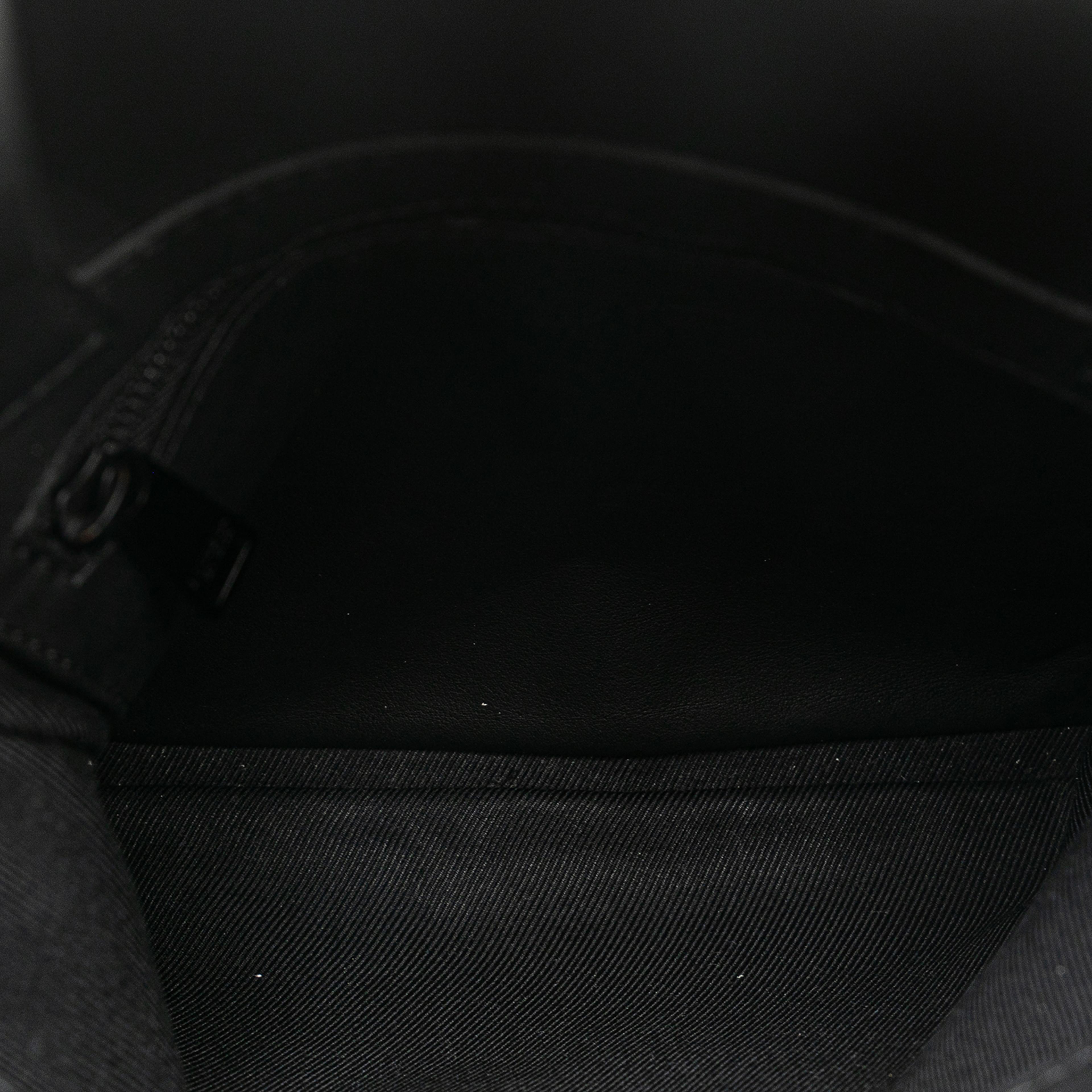 Bottega Veneta The Slot Crossbody, från Luxclusif, i färgen black. Klicka för att öppna bilden i stort format