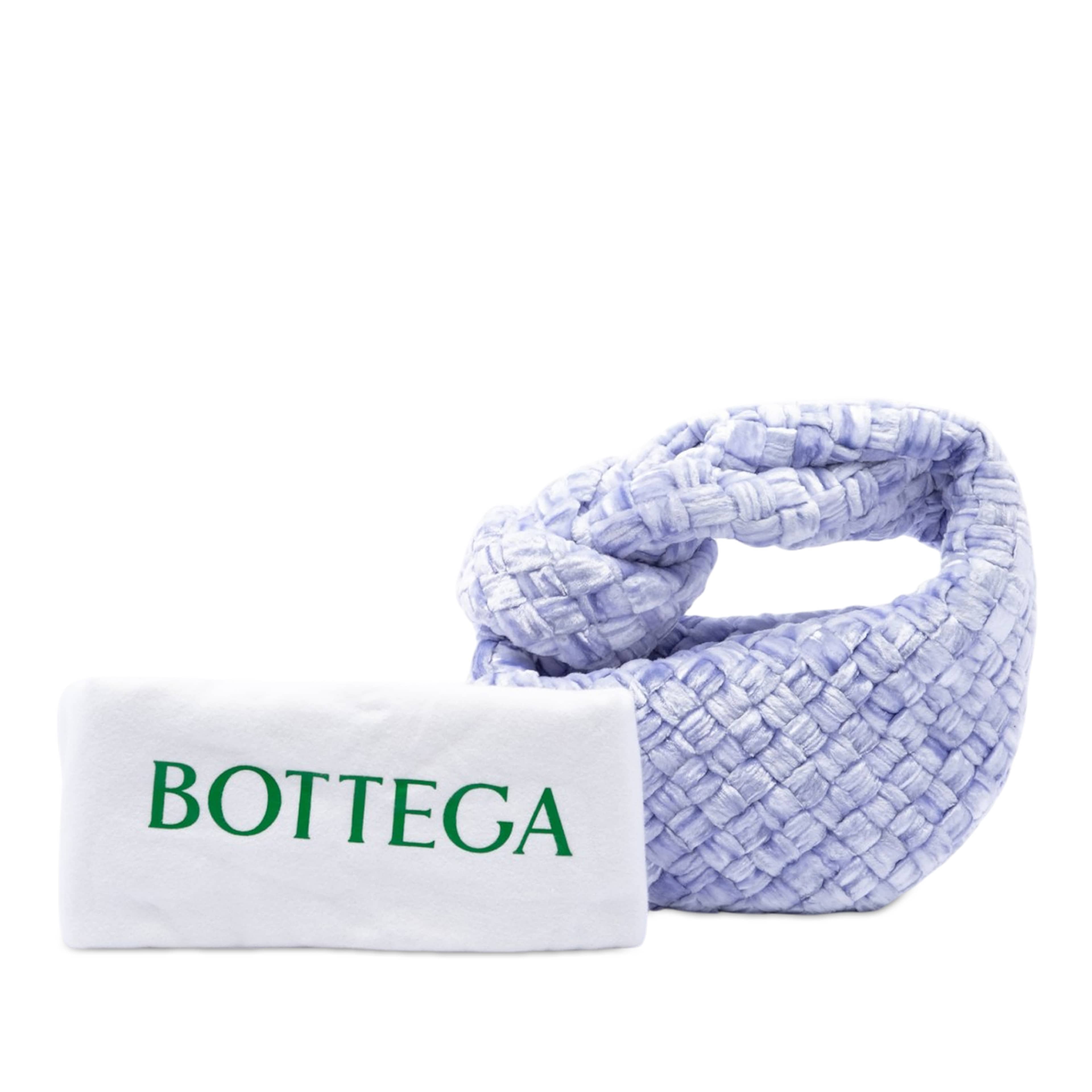 Bottega Veneta Mini Velvet Intrecciato Jodie, från Luxclusif, i färgen purpur. Klicka för att öppna bilden i stort format