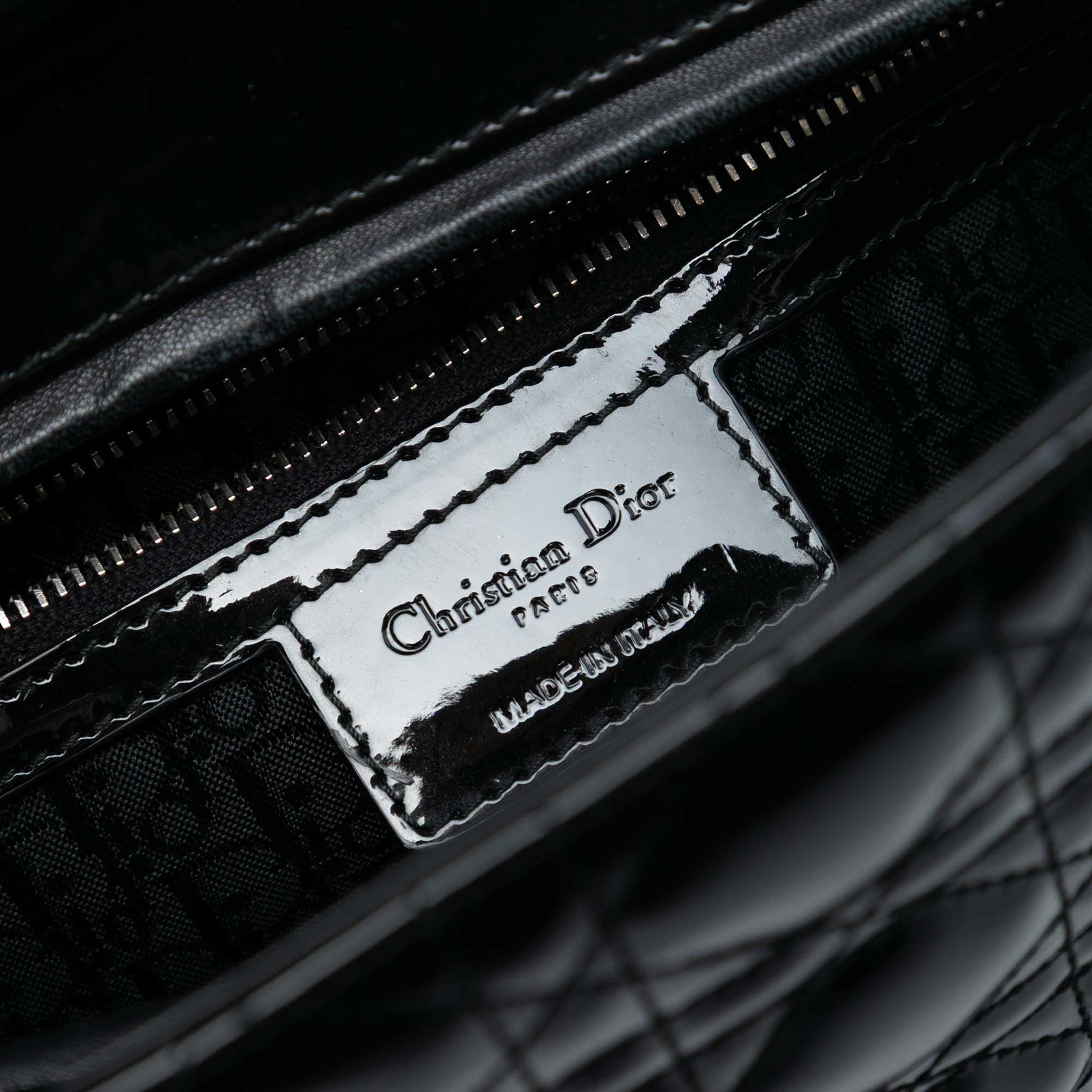 Dior Large Patent Cannage Lady Dior, från Luxclusif, i färgen black. Klicka för att öppna bilden i stort format