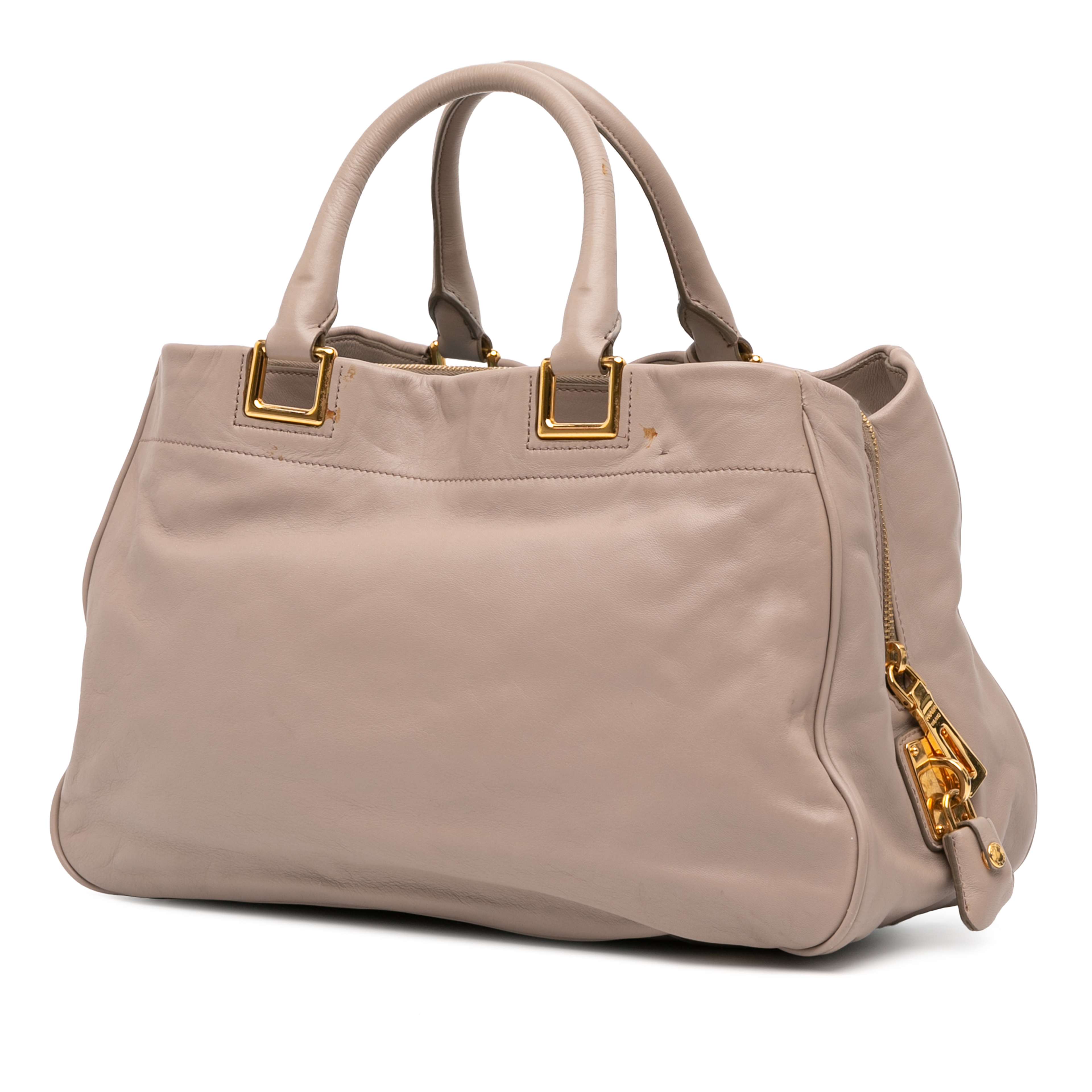 Prada Vitello Bow Satchel, från Luxclusif, i färgen beige. Klicka för att öppna bilden i stort format