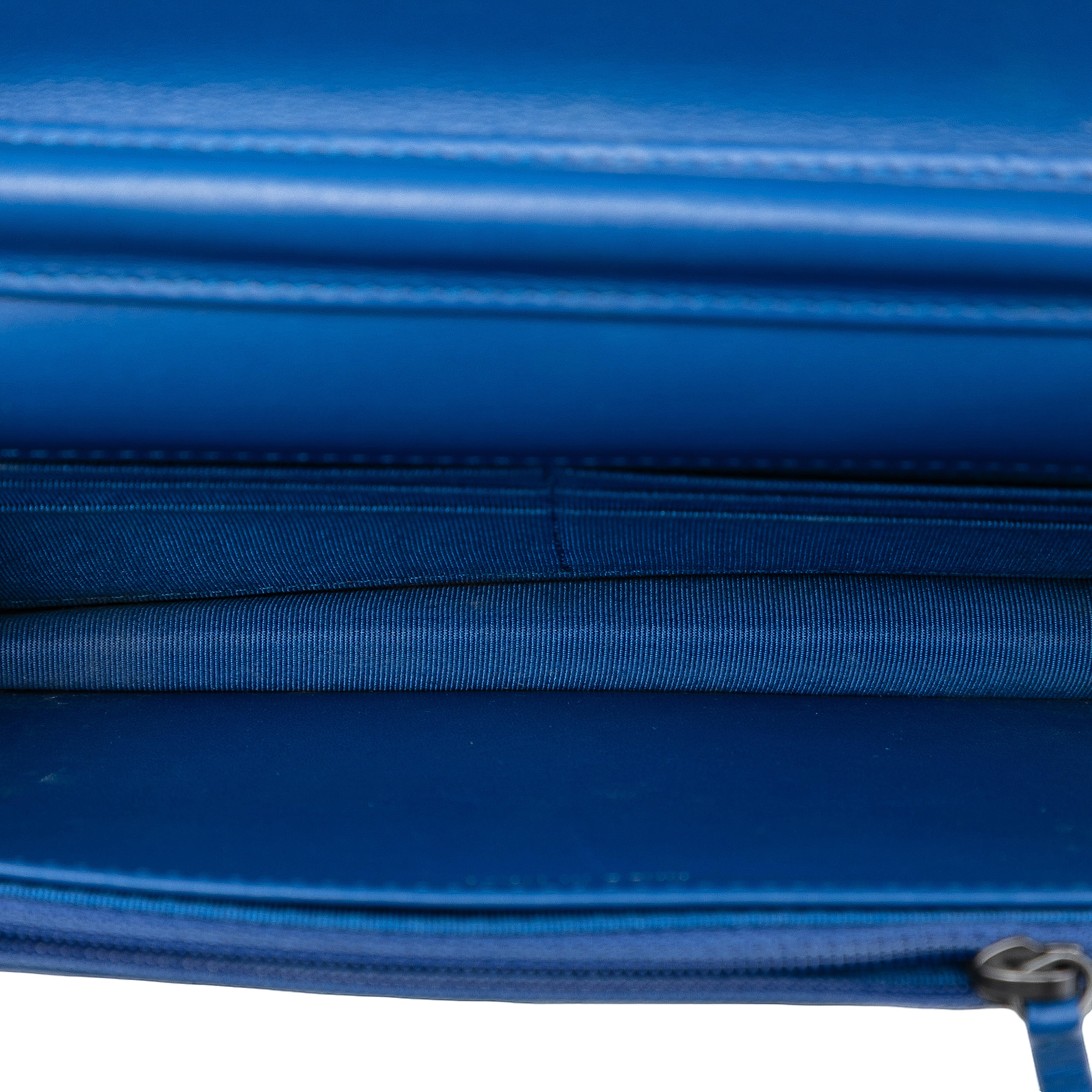 Chanel Quilted Aged Calfskin Gabrielle Wallet On Chain, från Luxclusif, i färgen blue. Klicka för att öppna bilden i stort format