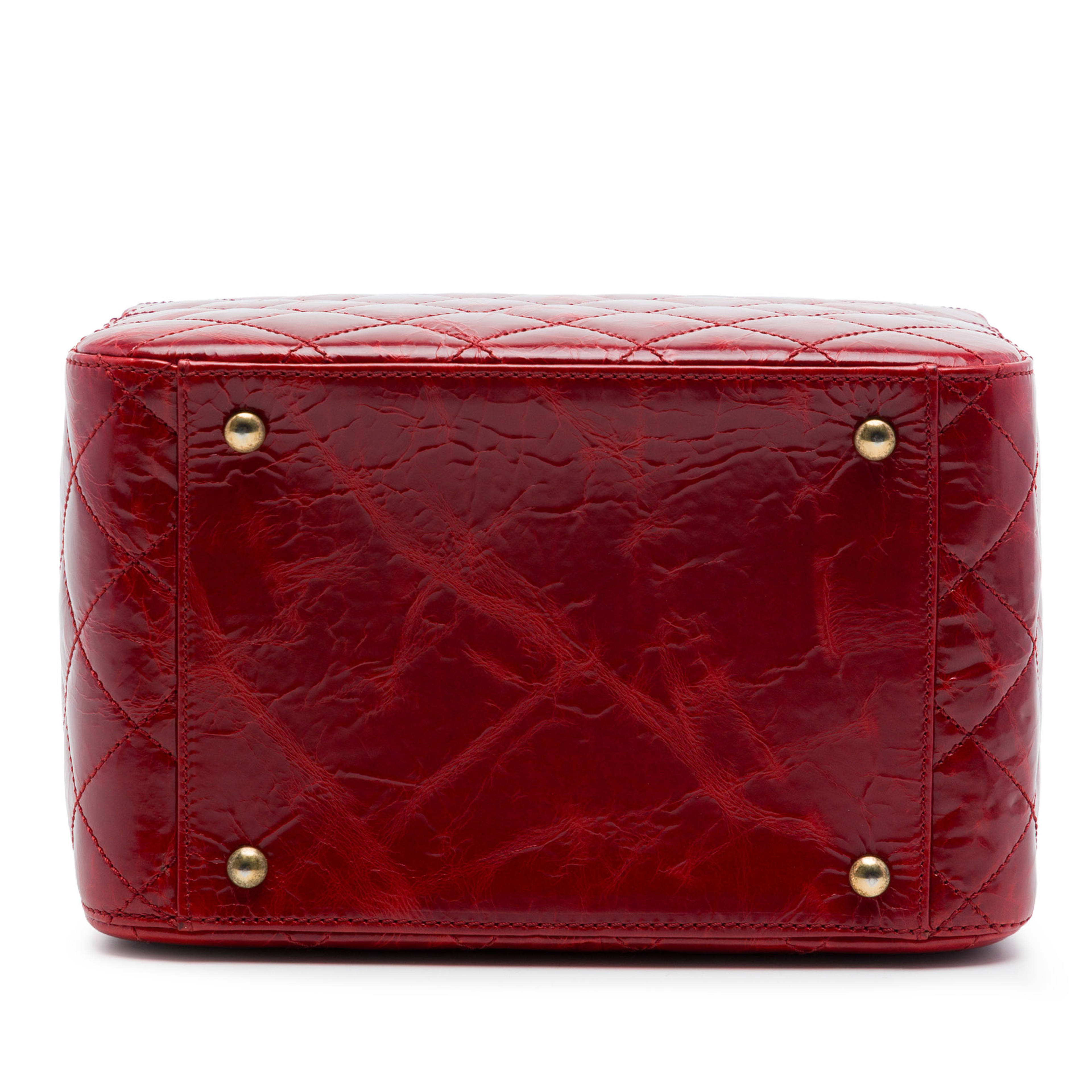 Chanel Cc Quilted Glazed Calfskin Vanity Case, från Luxclusif, i färgen röd. Klicka för att öppna bilden i stort format