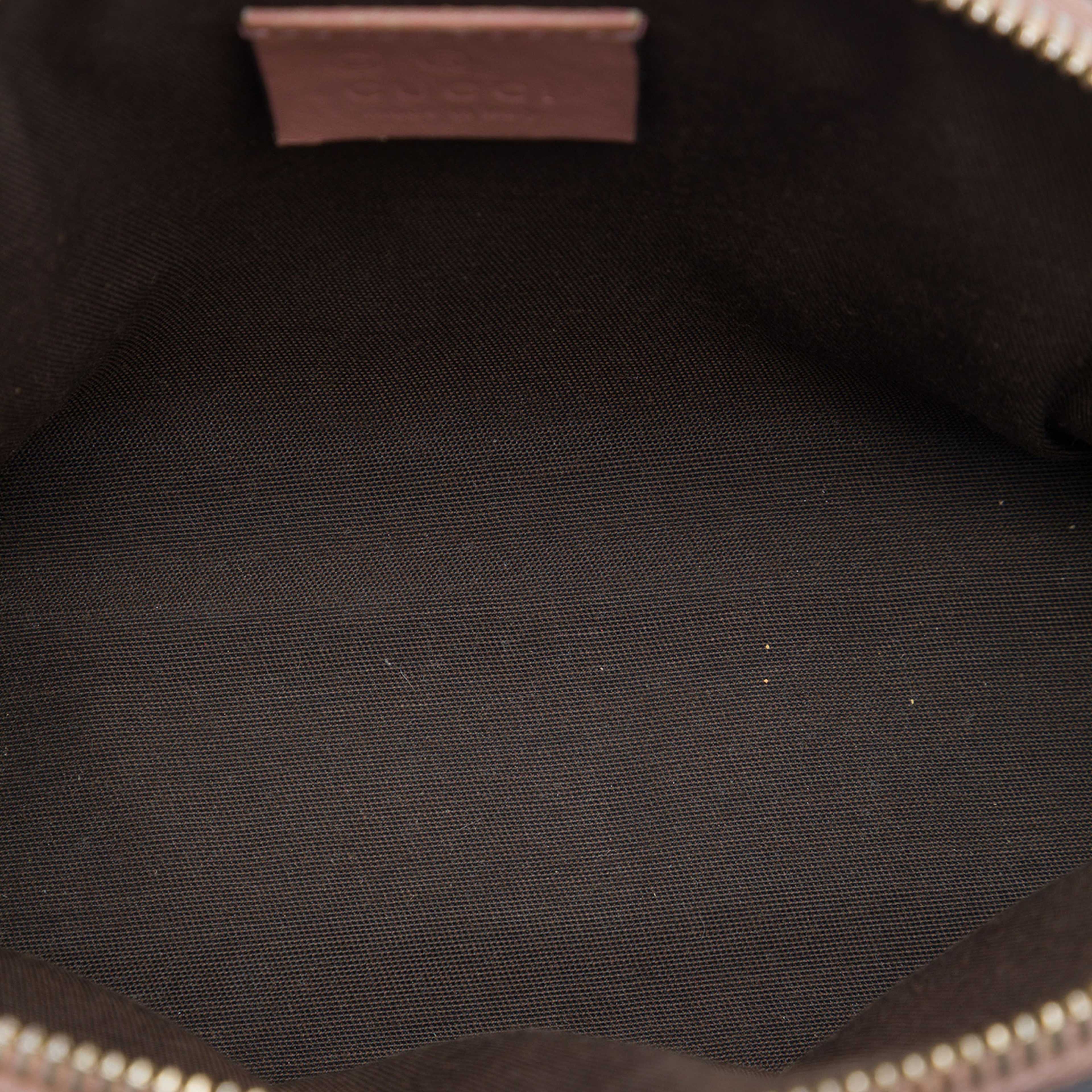 Gucci Microguccissima Cosmetic Pouch, från Luxclusif, i färgen rosa. Klicka för att öppna bilden i stort format