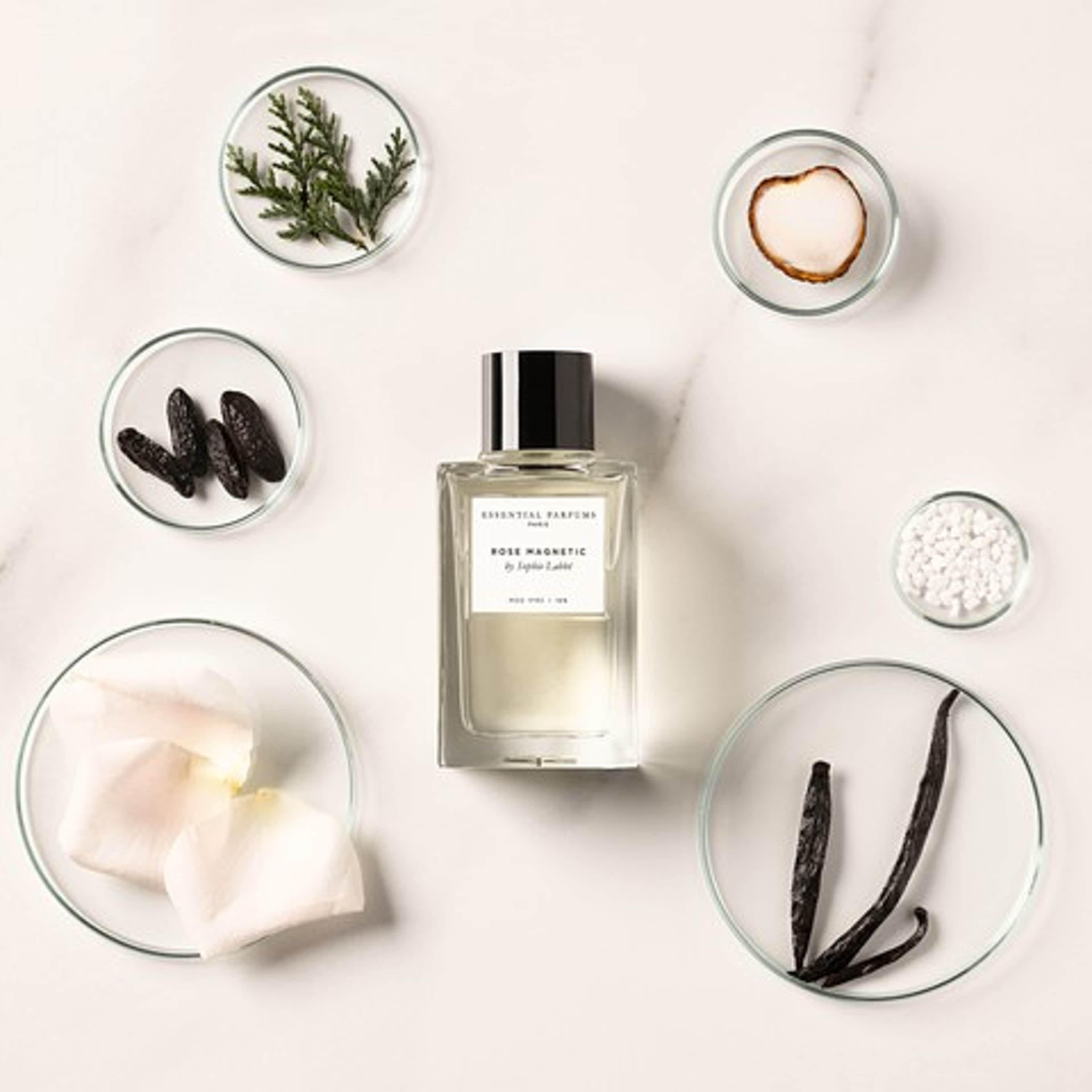 Rose Magnetic By Sophie Labbé Eau De Parfum, från Essential Parfums. Klicka för att öppna bilden i stort format