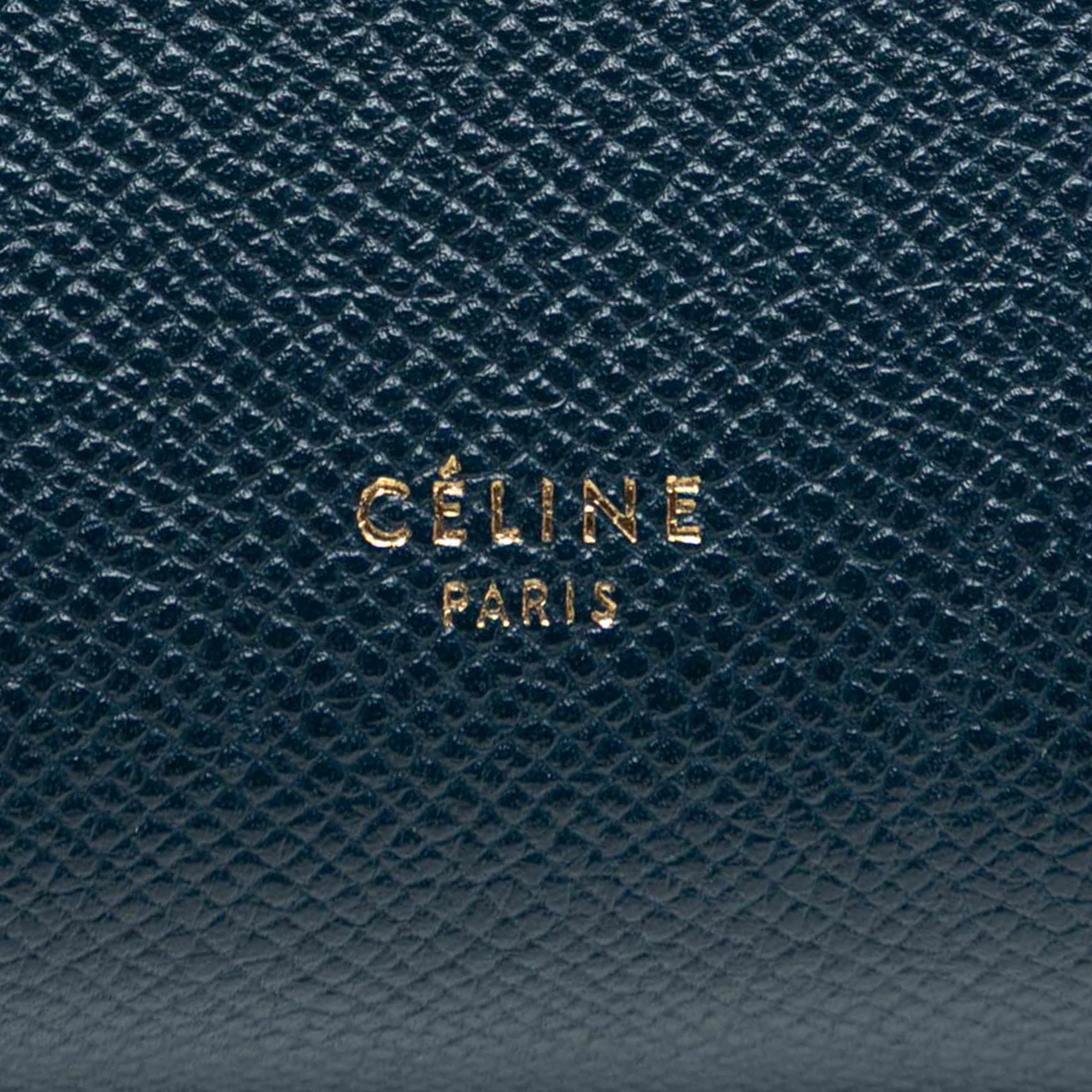 Celine Micro Grained Calfskin Belt Bag, från Luxclusif, i färgen navy. Klicka för att öppna bilden i stort format