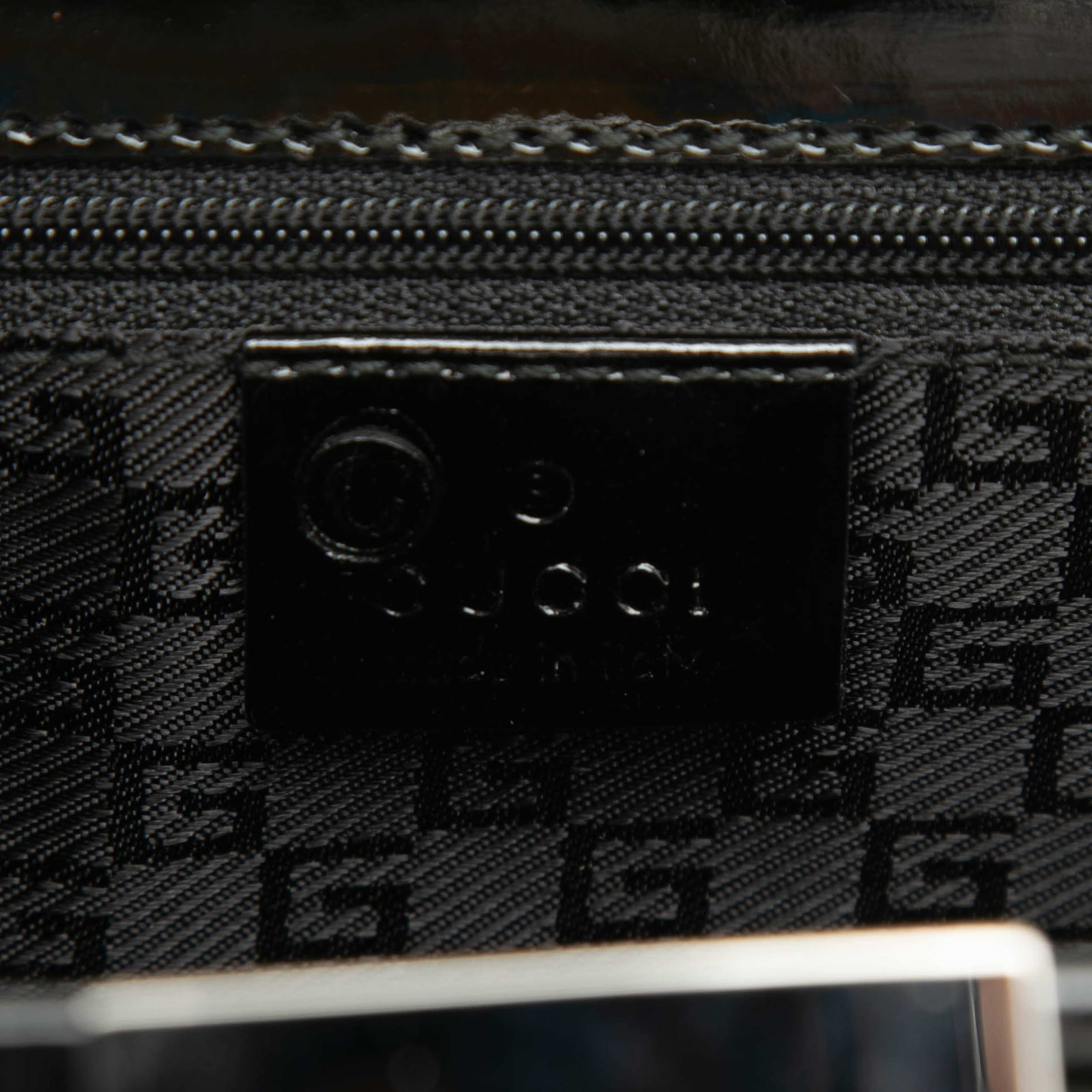 Gucci Patent Clasp Handbag, från Luxclusif, i färgen black. Klicka för att öppna bilden i stort format