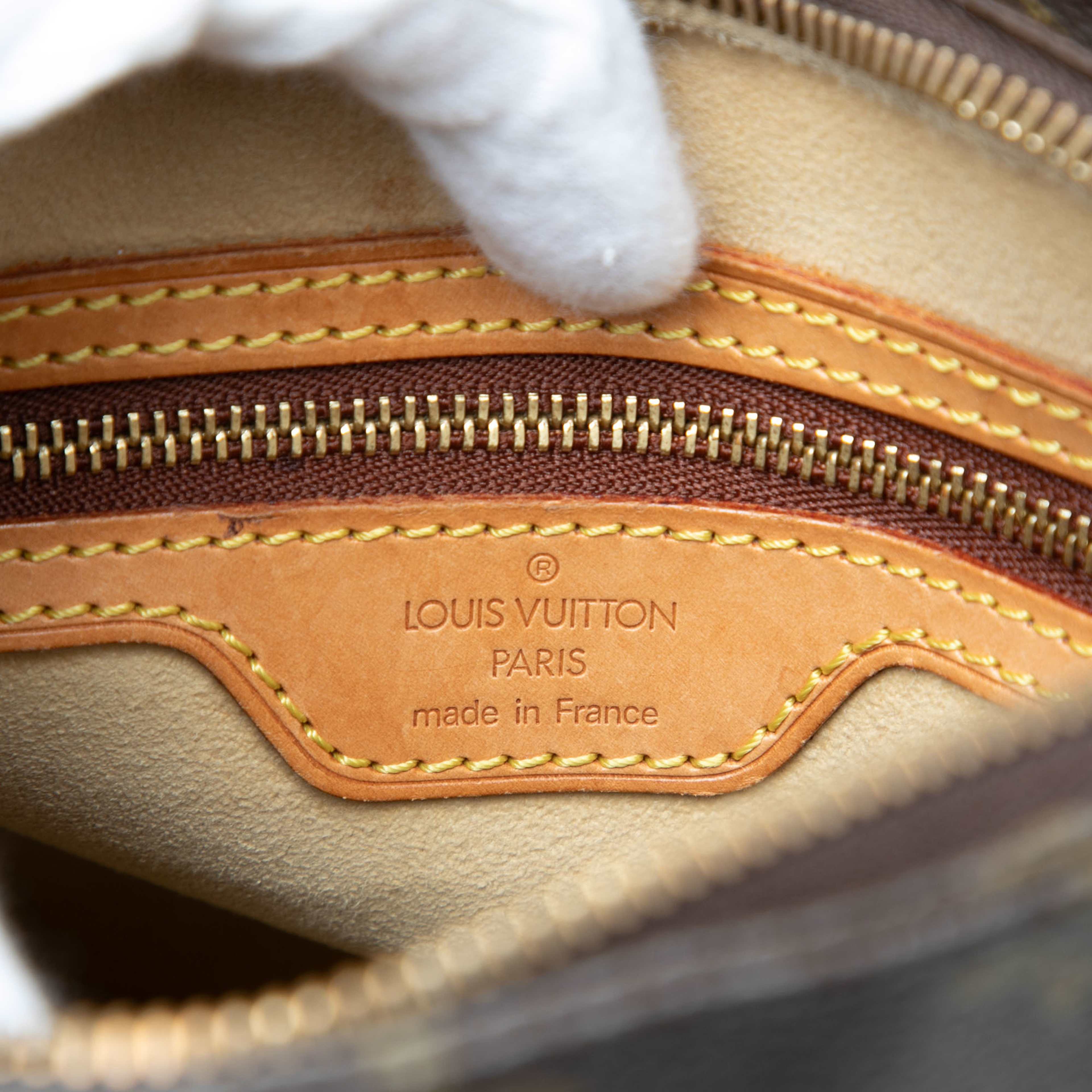 Louis Vuitton Monogram Looping Mm, från Luxclusif, i färgen brun. Klicka för att öppna bilden i stort format