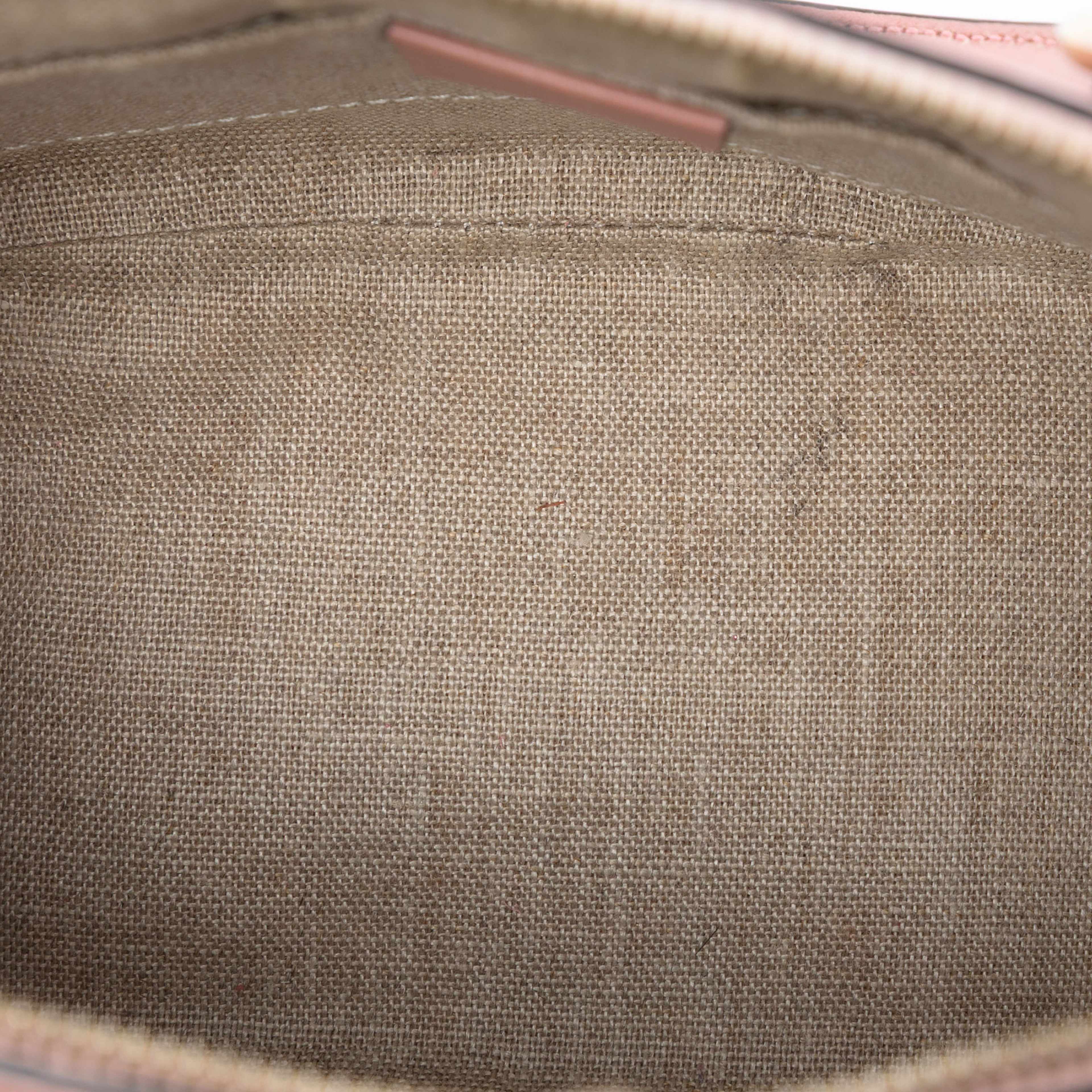 Gucci Mini Microguccissima Dome Satchel, från Luxclusif, i färgen pink. Klicka för att öppna bilden i stort format