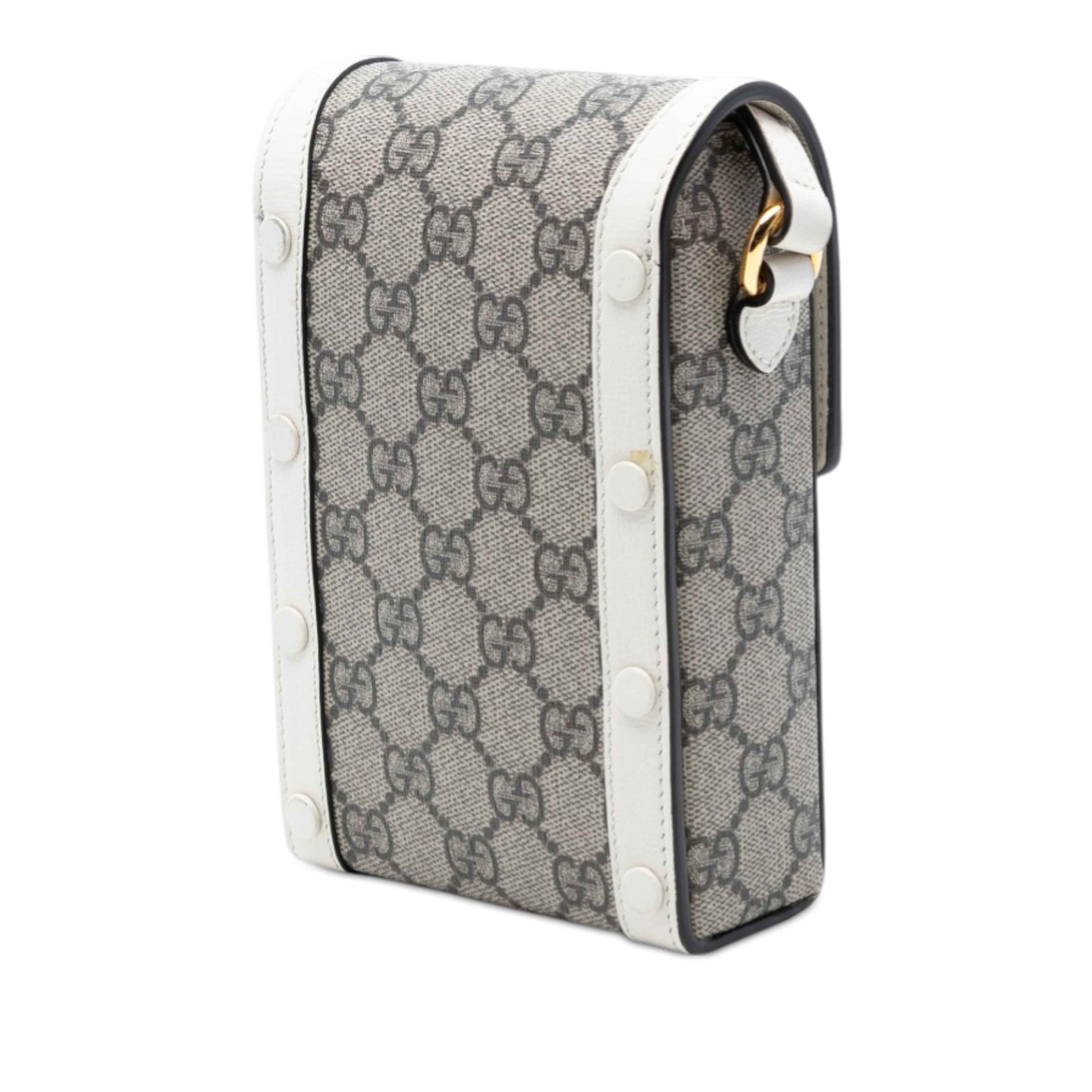 Gucci Mini Gg Supreme Horsebit 1955 Crossbody, från Luxclusif, i färgen beige. Klicka för att öppna bilden i stort format