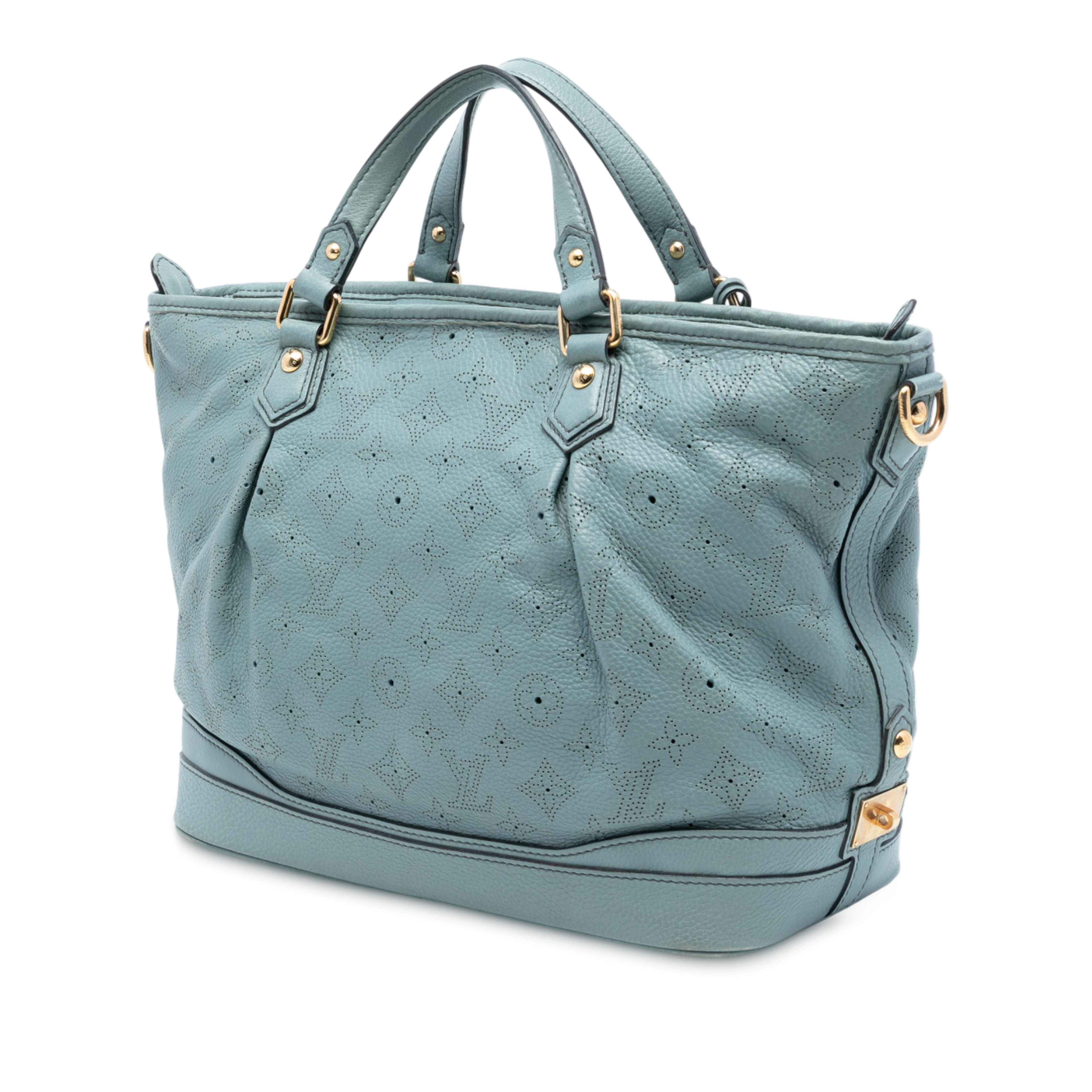 Louis Vuitton Monogram Mahina Stellar Pm, från Luxclusif, i färgen blå. Klicka för att öppna bilden i stort format