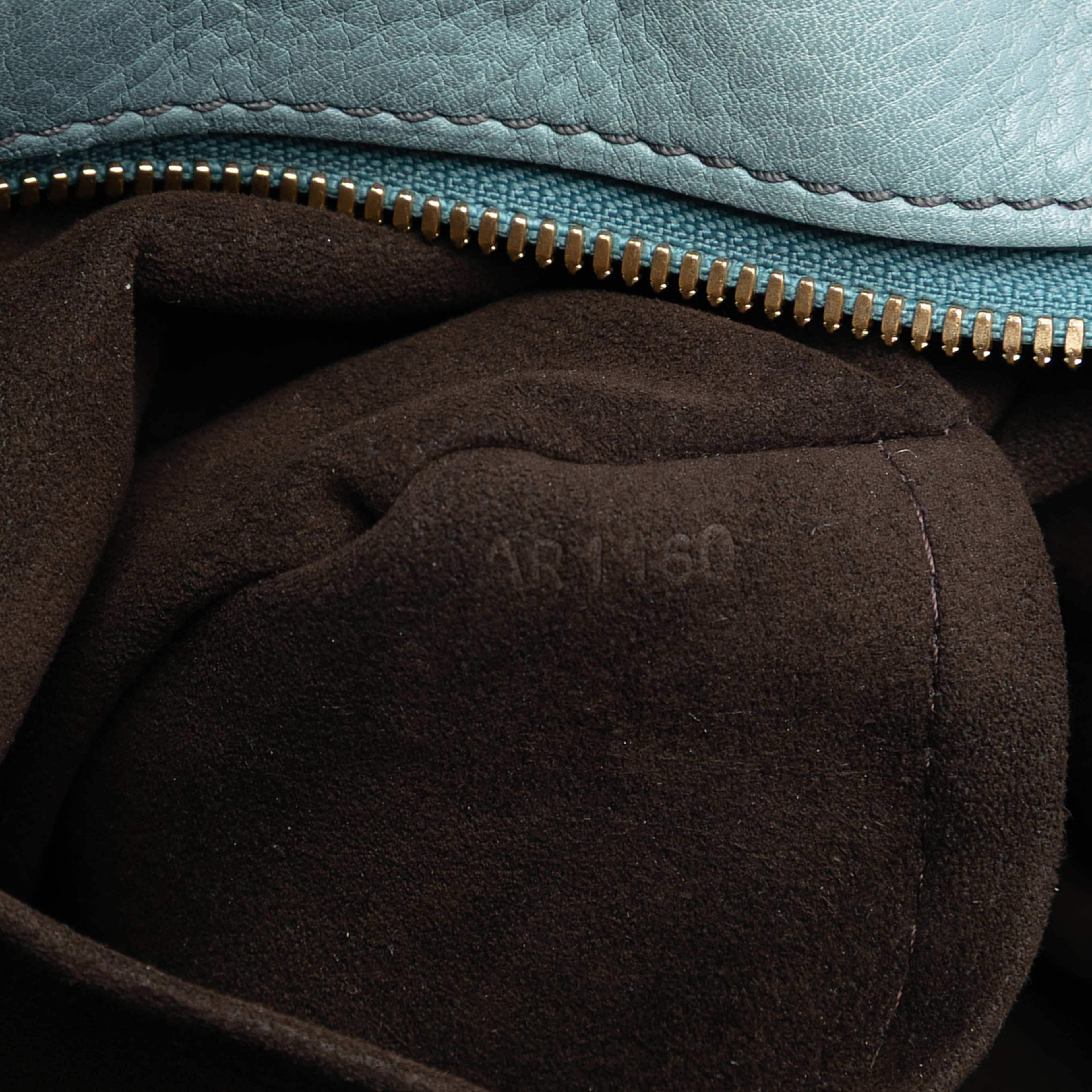 Louis Vuitton Monogram Mahina Stellar Pm, från Luxclusif, i färgen blå. Klicka för att öppna bilden i stort format