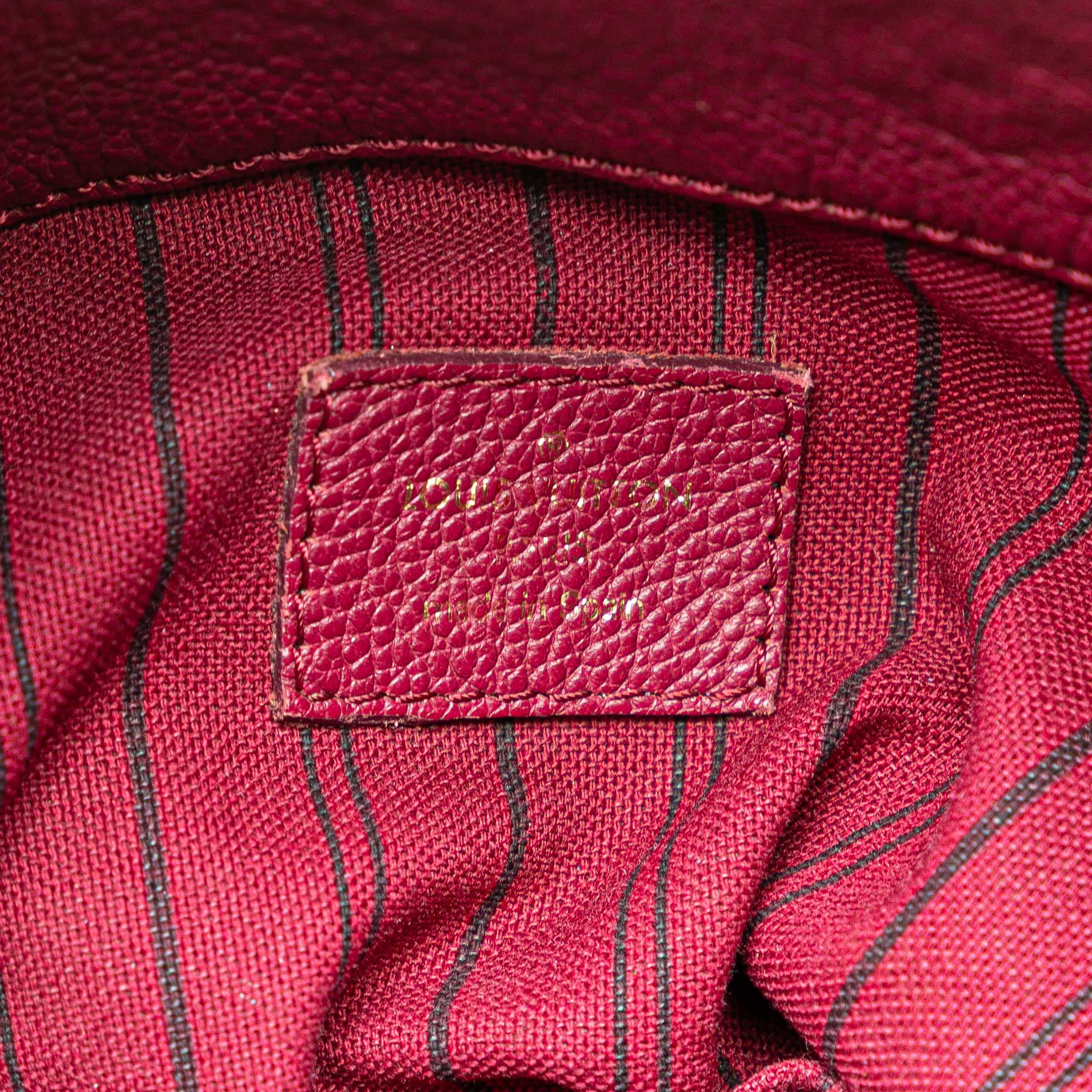 Louis Vuitton Monogram Empreinte Artsy Mm, från Luxclusif, i färgen bordeaux. Klicka för att öppna bilden i stort format