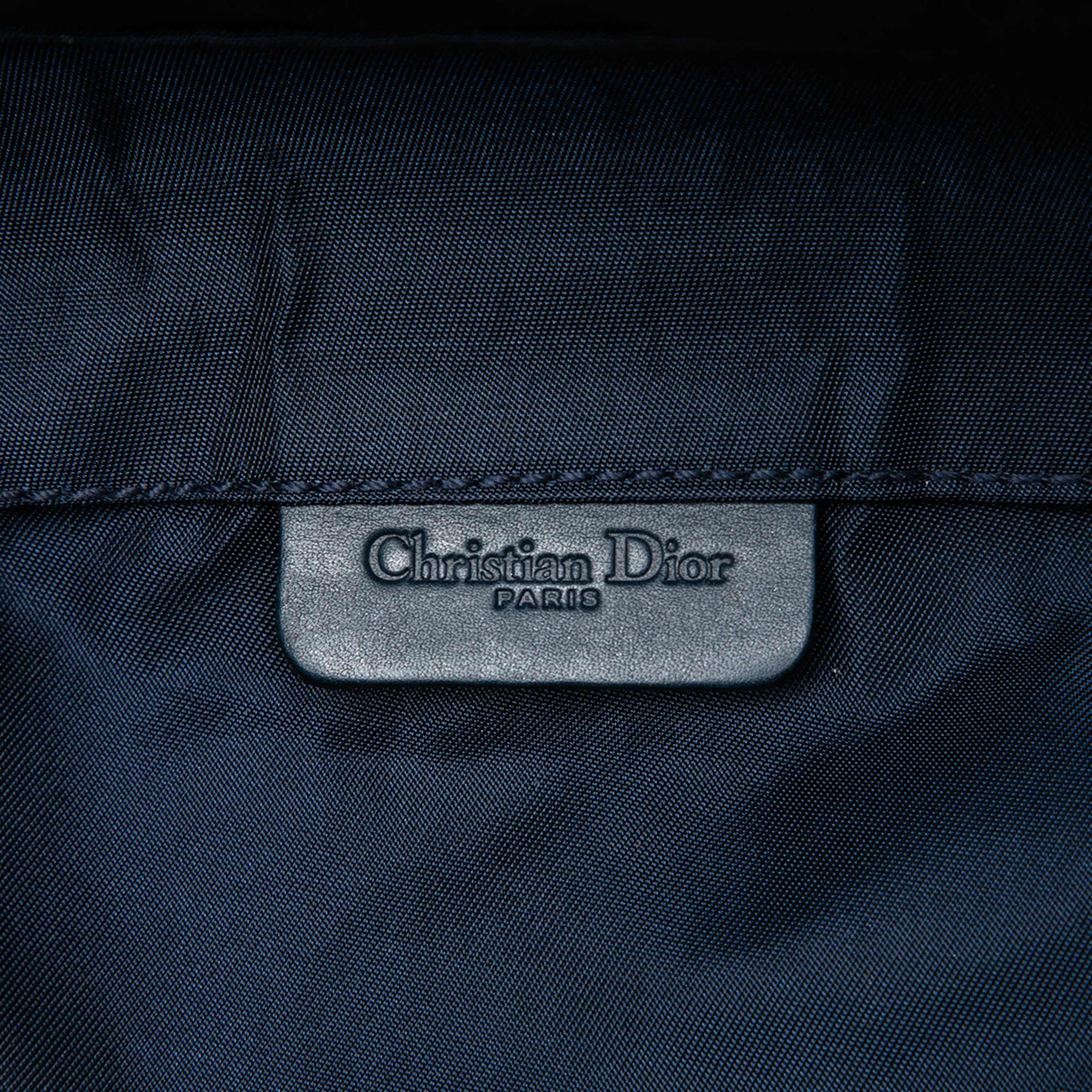 Dior Diorissimo Canvas Saddle Pouch, från Luxclusif, i färgen navy. Klicka för att öppna bilden i stort format