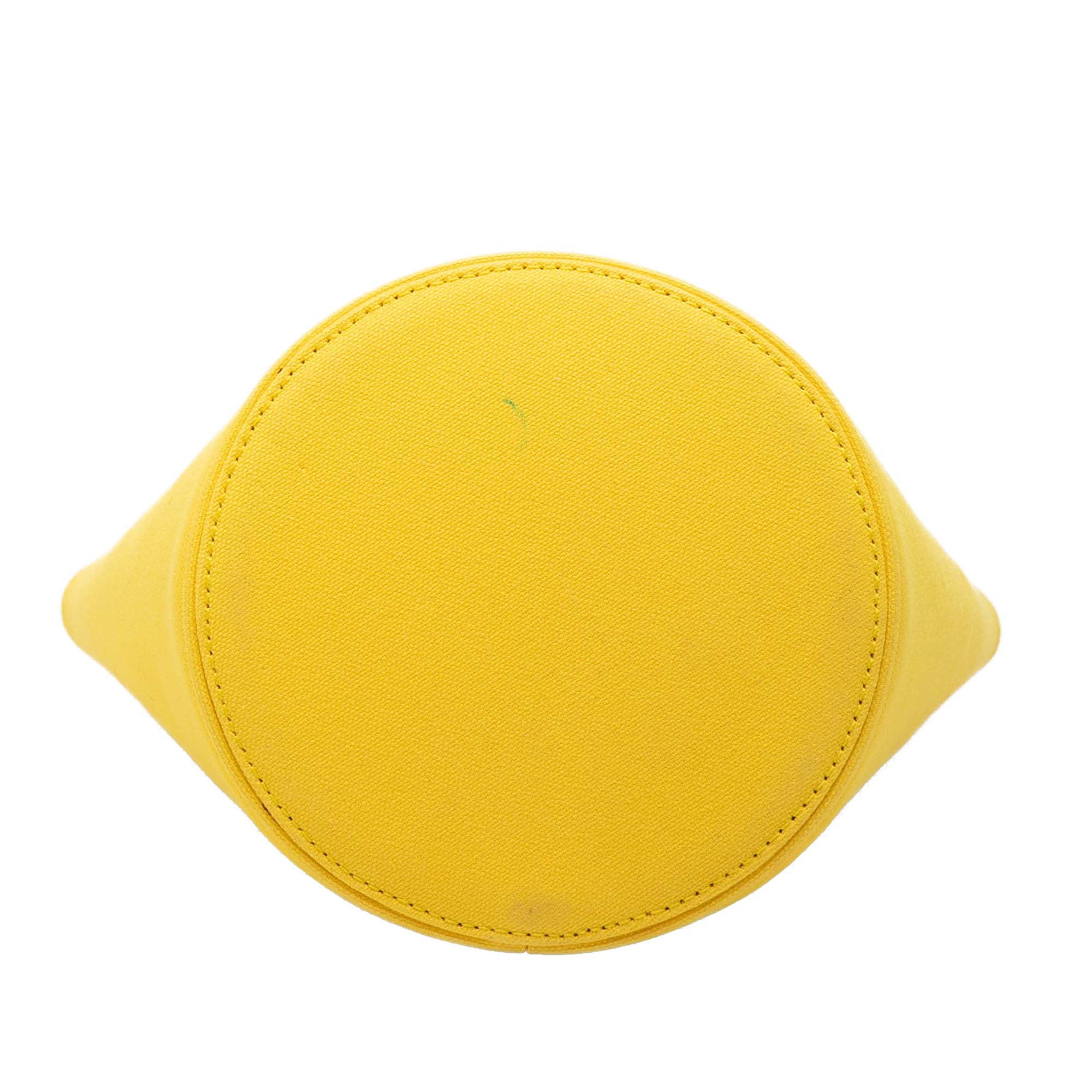Balenciaga Canvas Wave Bucket Bag Xs, från Luxclusif, i färgen yellow. Klicka för att öppna bilden i stort format