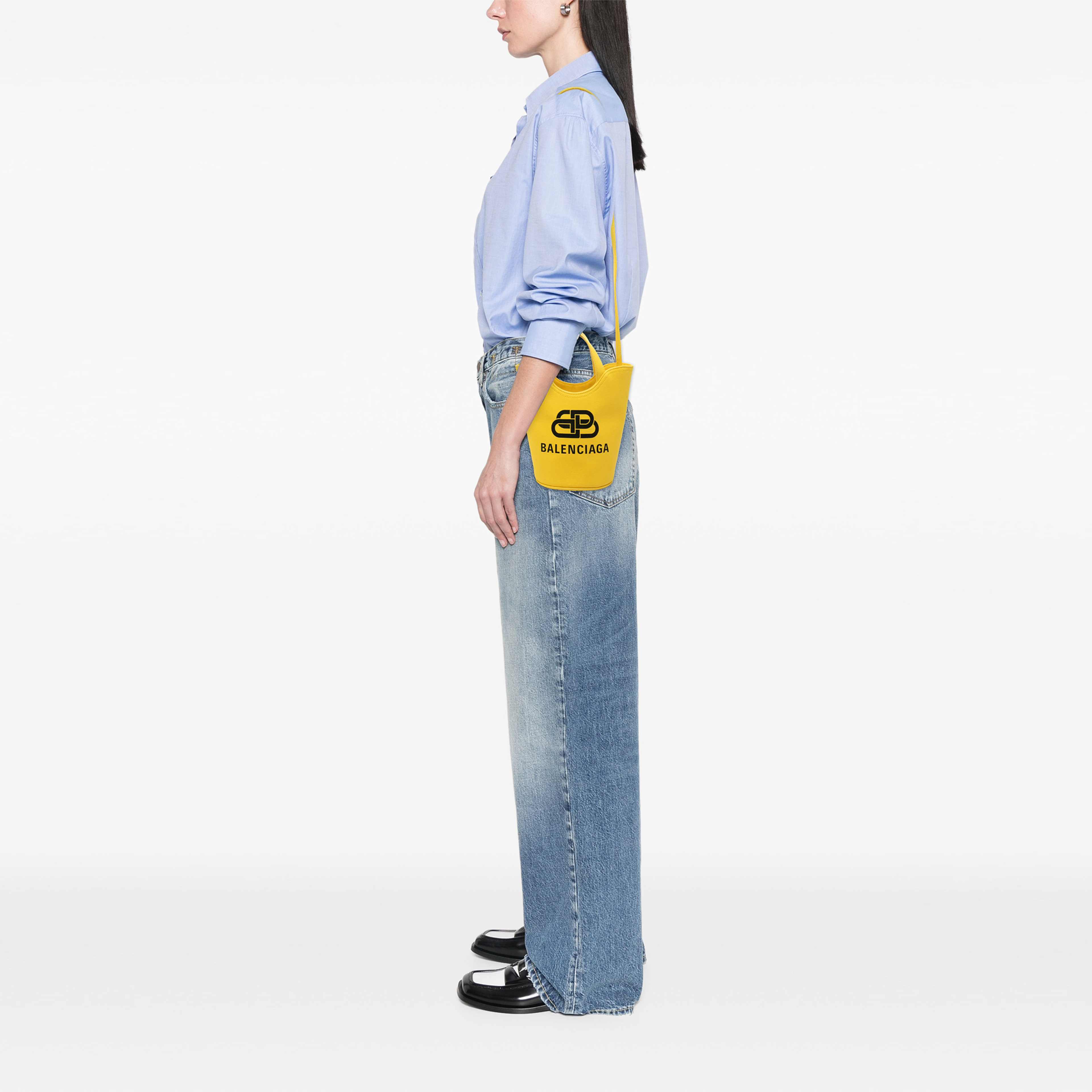 Balenciaga Canvas Wave Bucket Bag Xs, från Luxclusif, i färgen gul. Klicka för att öppna bilden i stort format