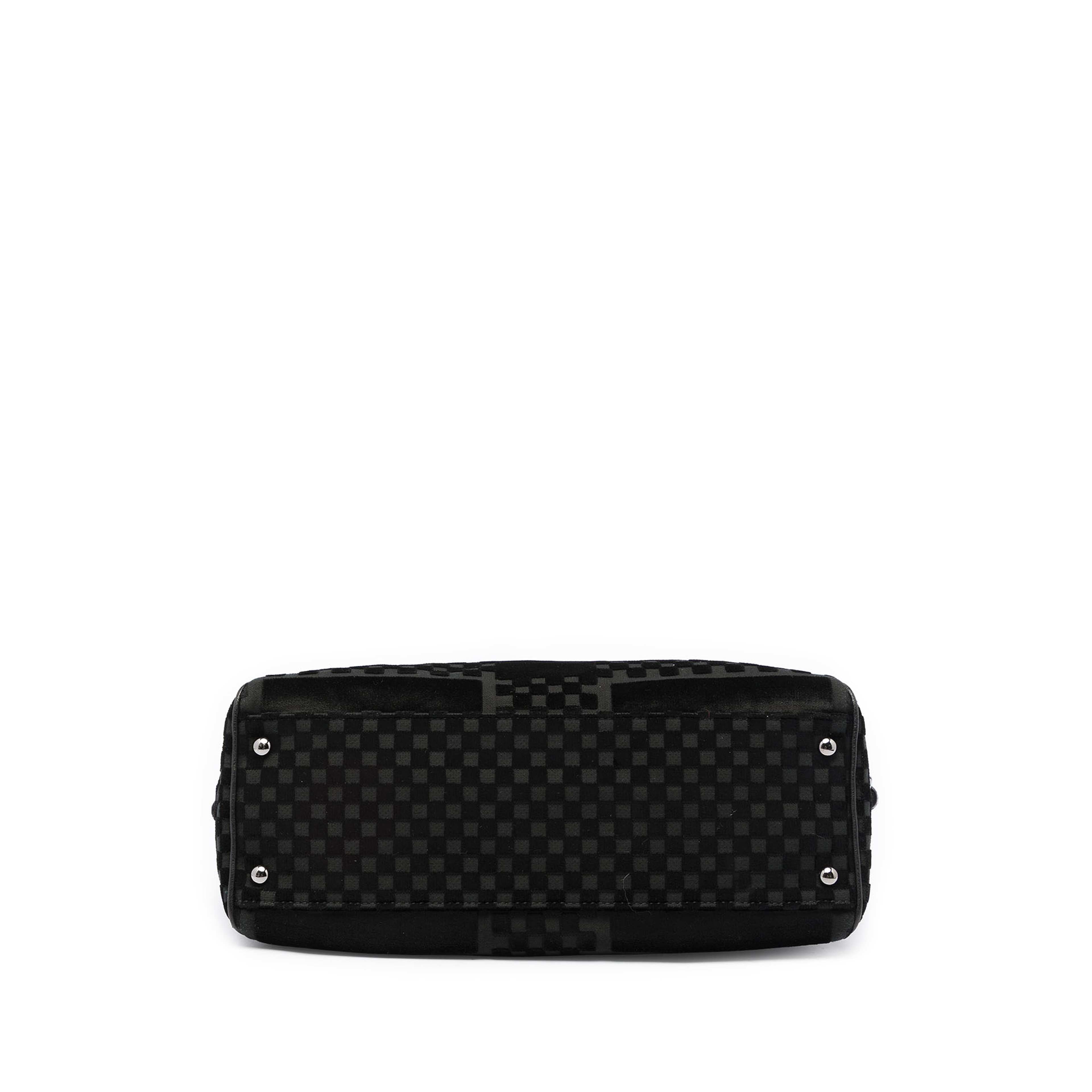 Chanel Cc Check Embossed Velvet Belted Side Frame Bag, från Luxclusif, i färgen black. Klicka för att öppna bilden i stort format