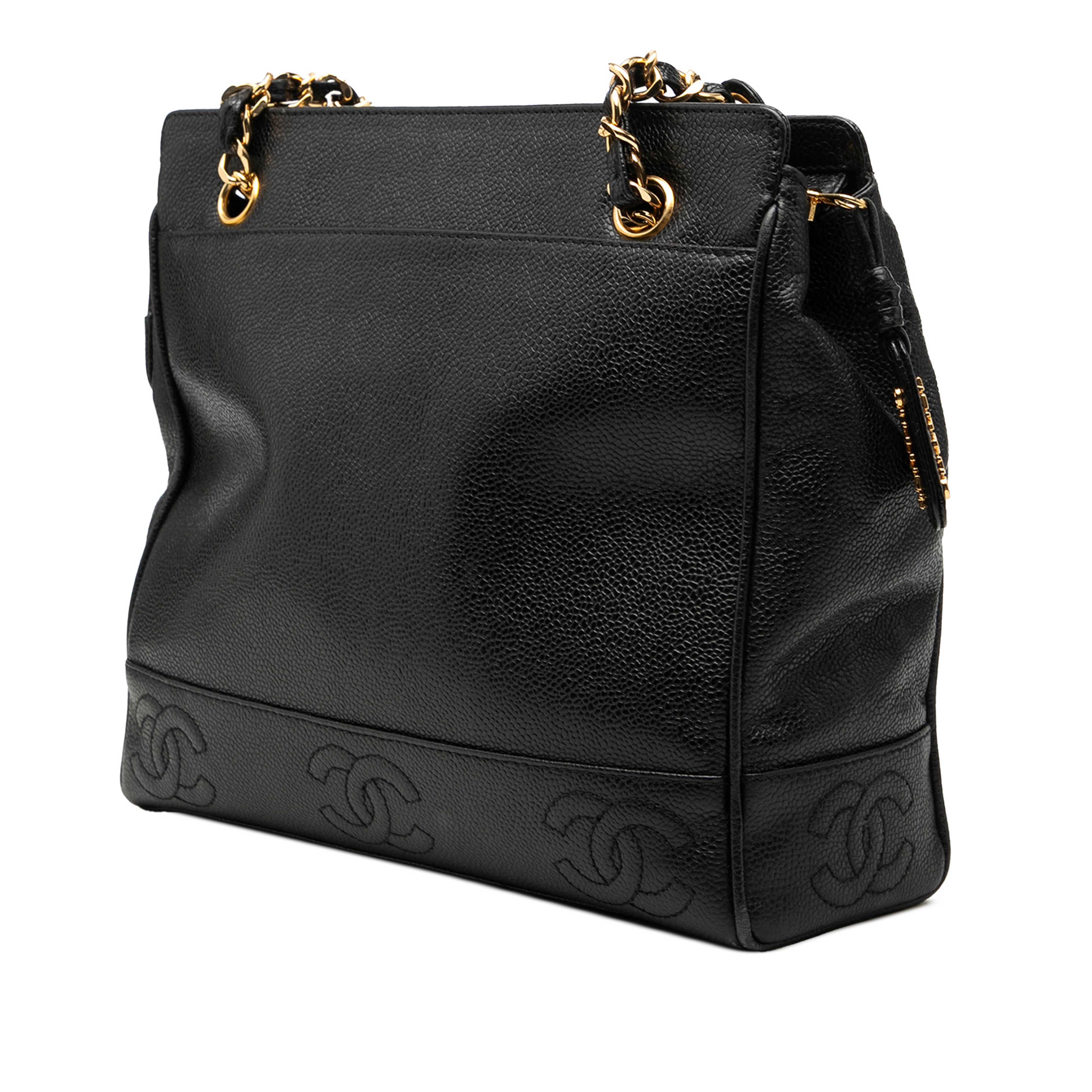 Chanel Triple Cc Caviar Shoulder Bag, från Luxclusif, i färgen svart. Klicka för att öppna bilden i stort format