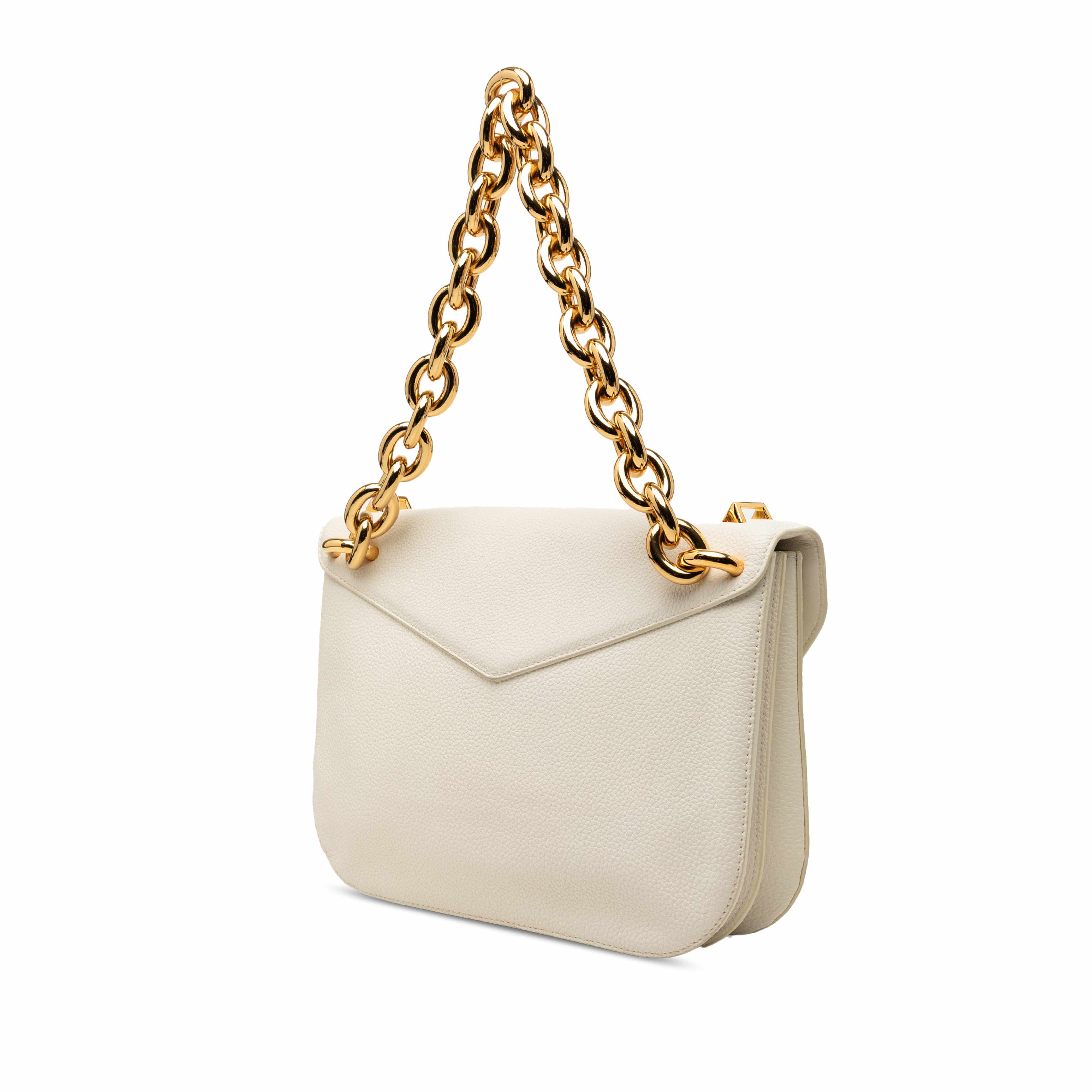 Bottega Veneta Medium Leather Mount Envelope Chain Bag, från Luxclusif, i färgen ivory. Klicka för att öppna bilden i stort format