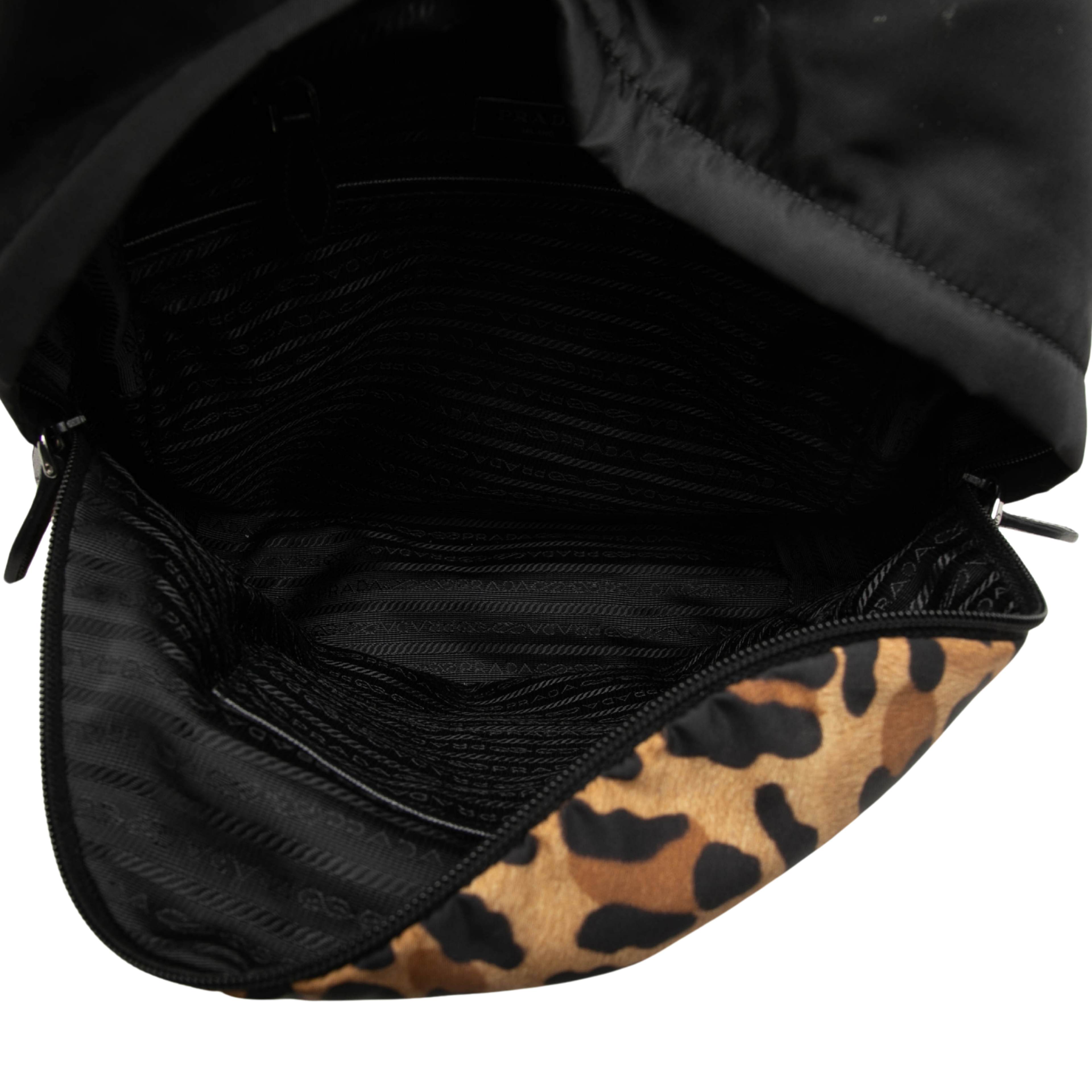 Prada Leopard Print Tessuto Backpack, från Luxclusif, i färgen brun. Klicka för att öppna bilden i stort format