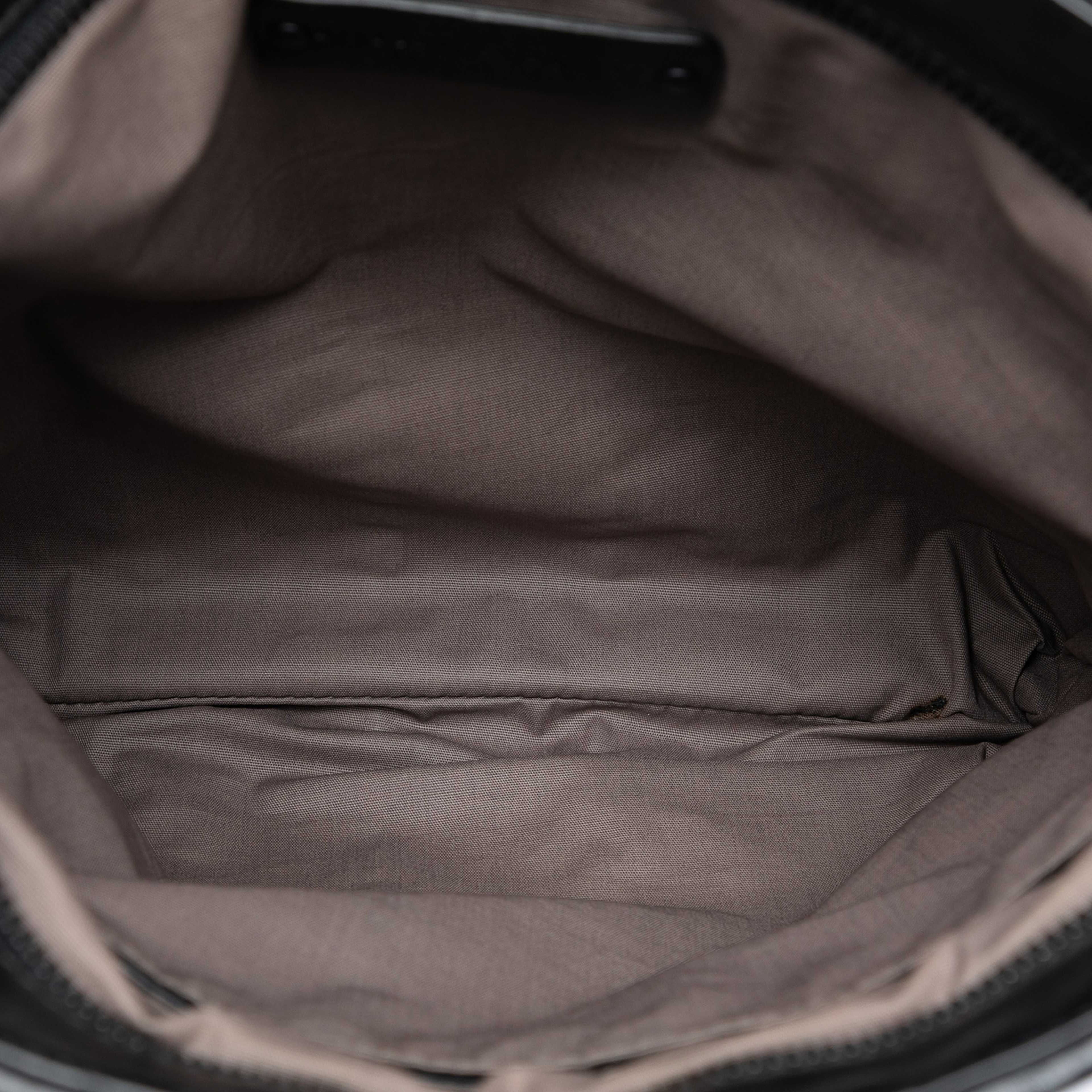 Bottega Veneta Leather Intreccio Imperatore Crossbody, från Luxclusif, i färgen black. Klicka för att öppna bilden i stort format