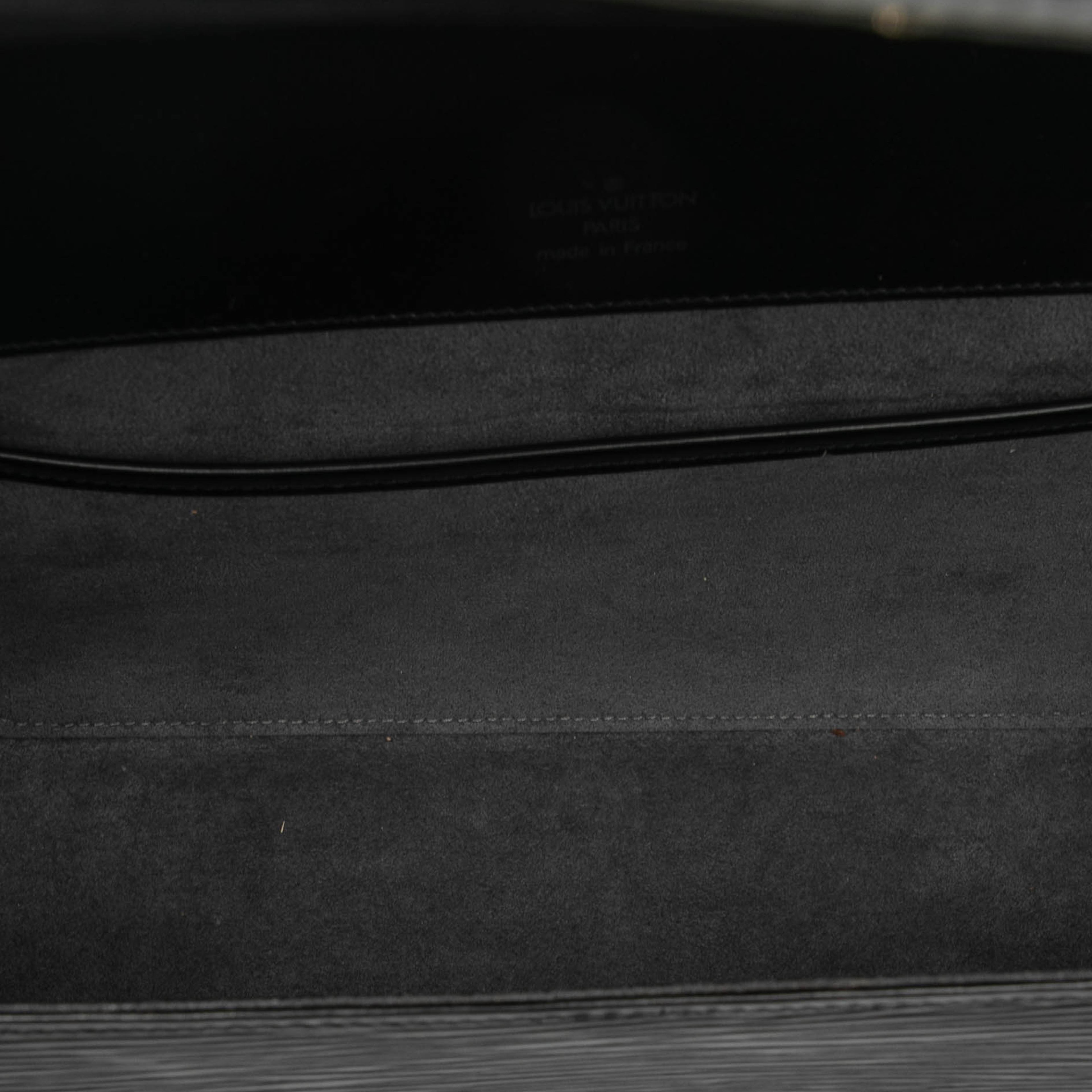 Louis Vuitton Epi Nocturne Gm, från Luxclusif, i färgen black. Klicka för att öppna bilden i stort format