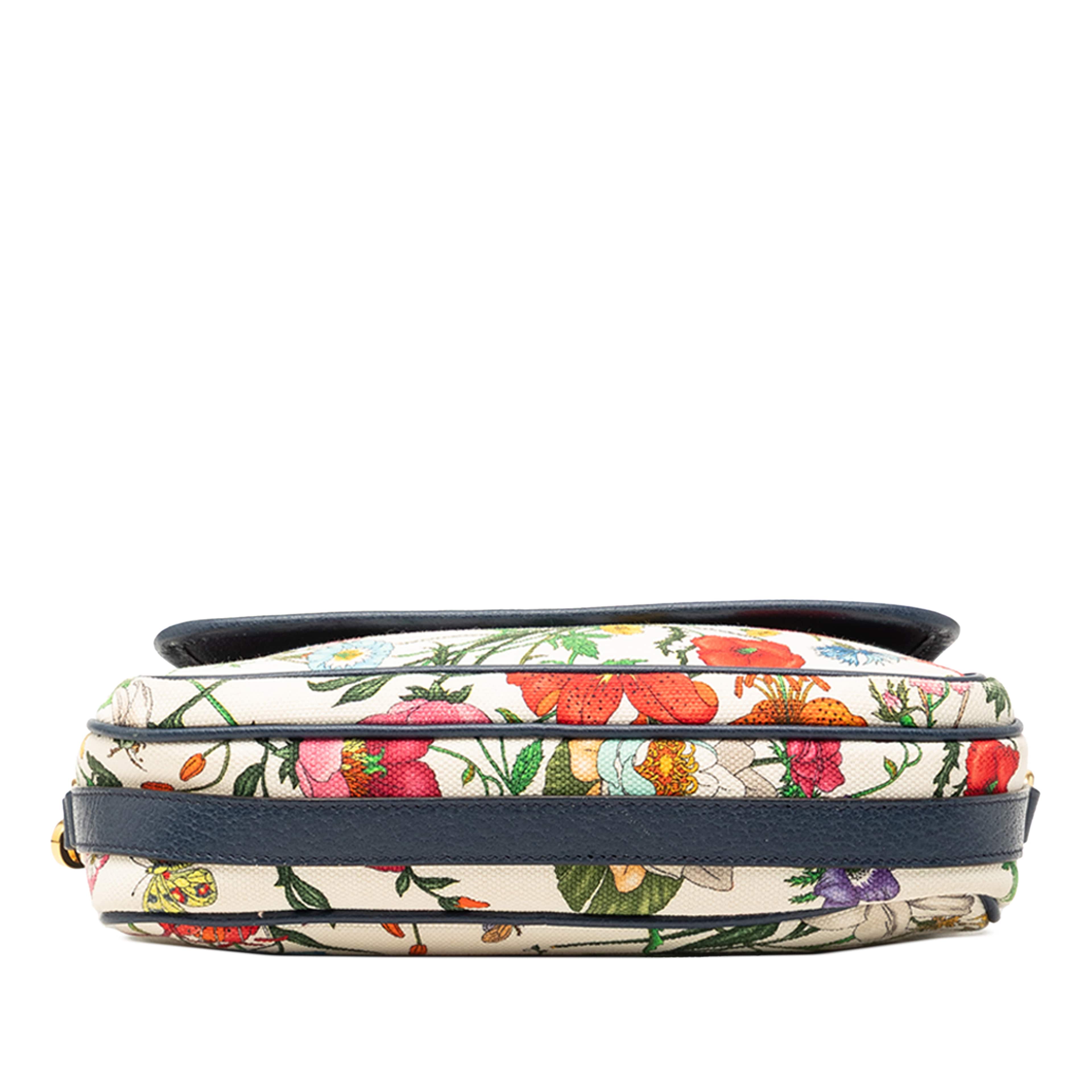 Gucci Small Canvas Flora Crossbody, från Luxclusif, i färgen vit. Klicka för att öppna bilden i stort format