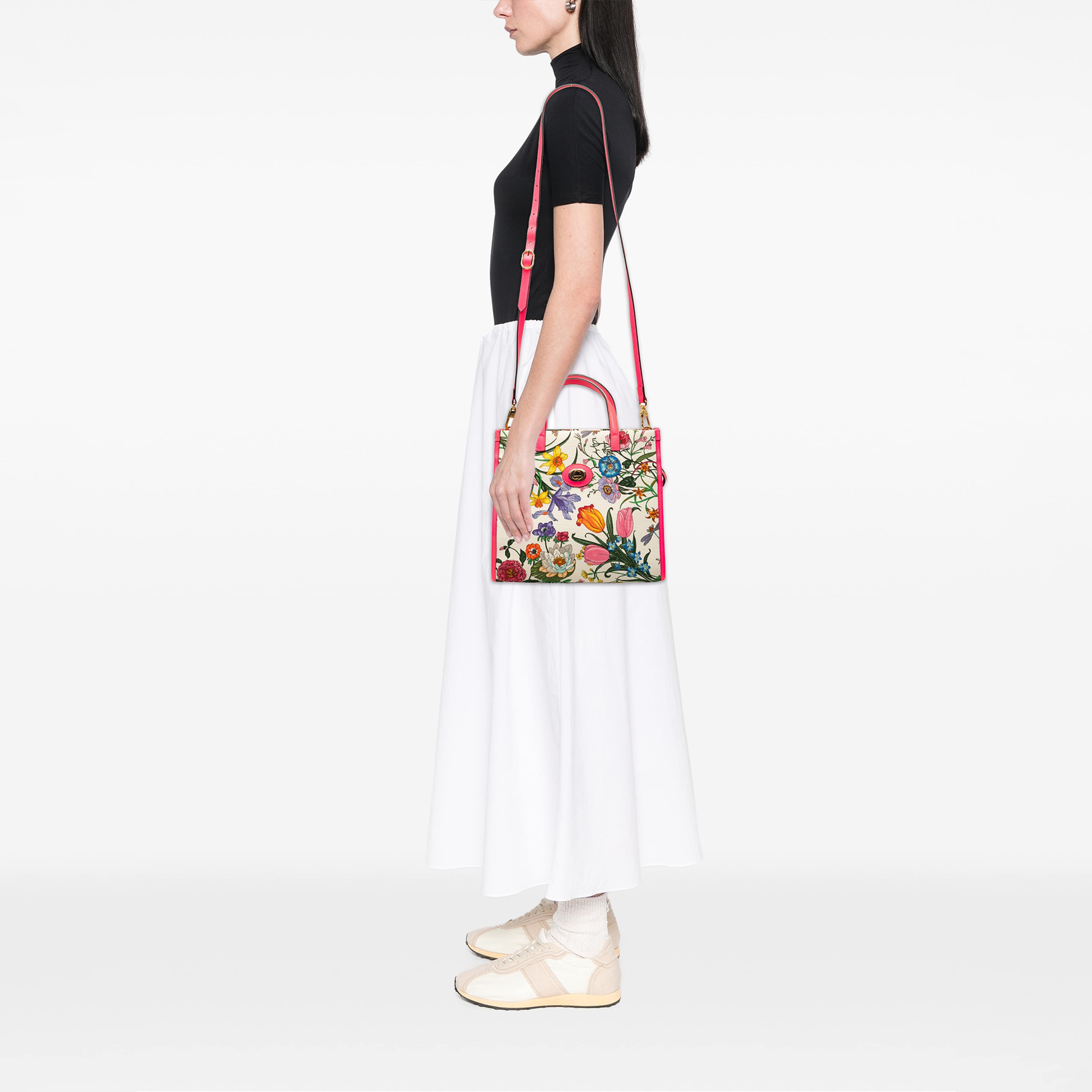 Gucci Medium Canvas Flora Satchel, från Luxclusif, i färgen vit. Klicka för att öppna bilden i stort format