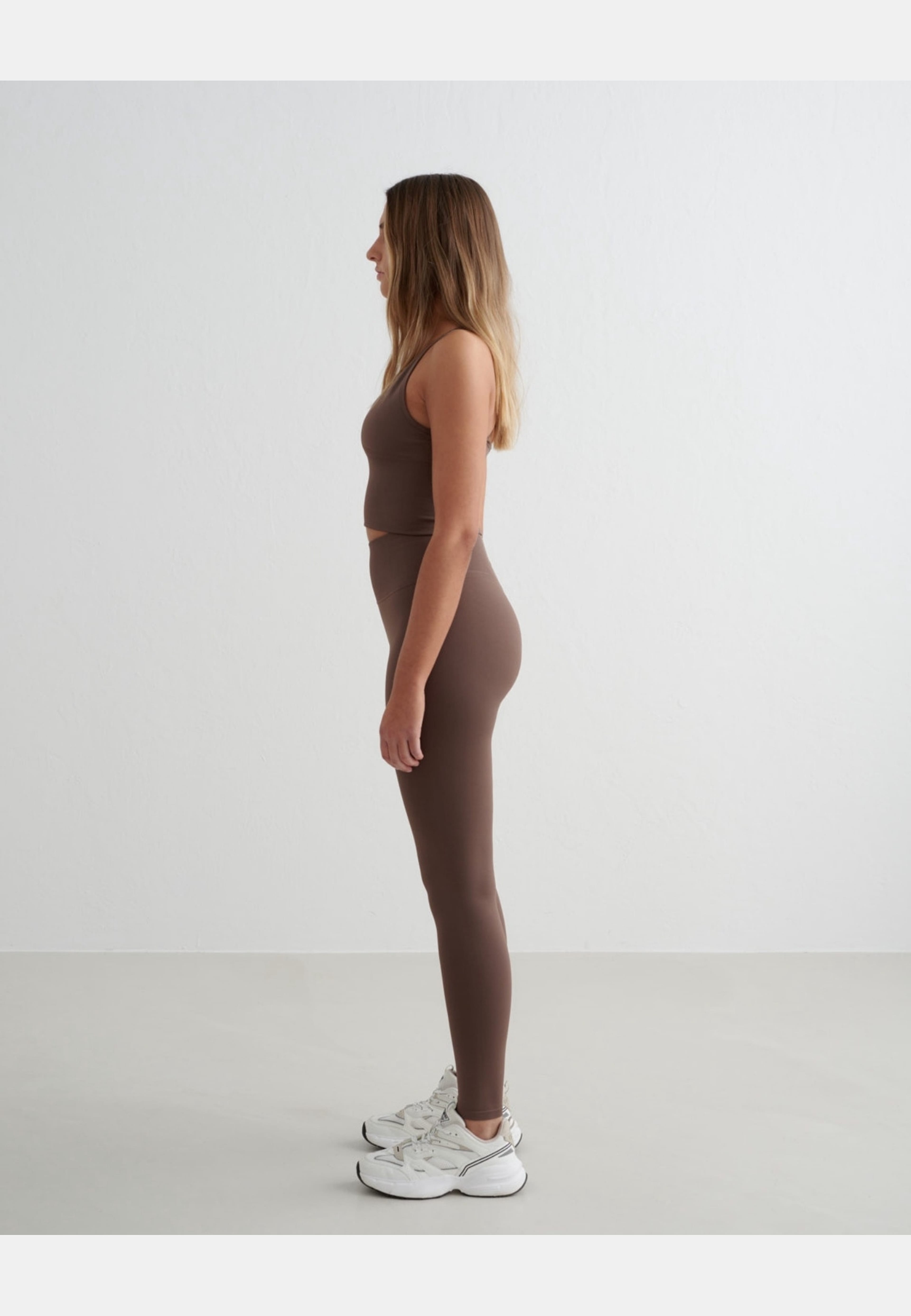 Shape Seamless Tall Tights, från aim'n, i färgen macchiato. Klicka för att öppna bilden i stort format