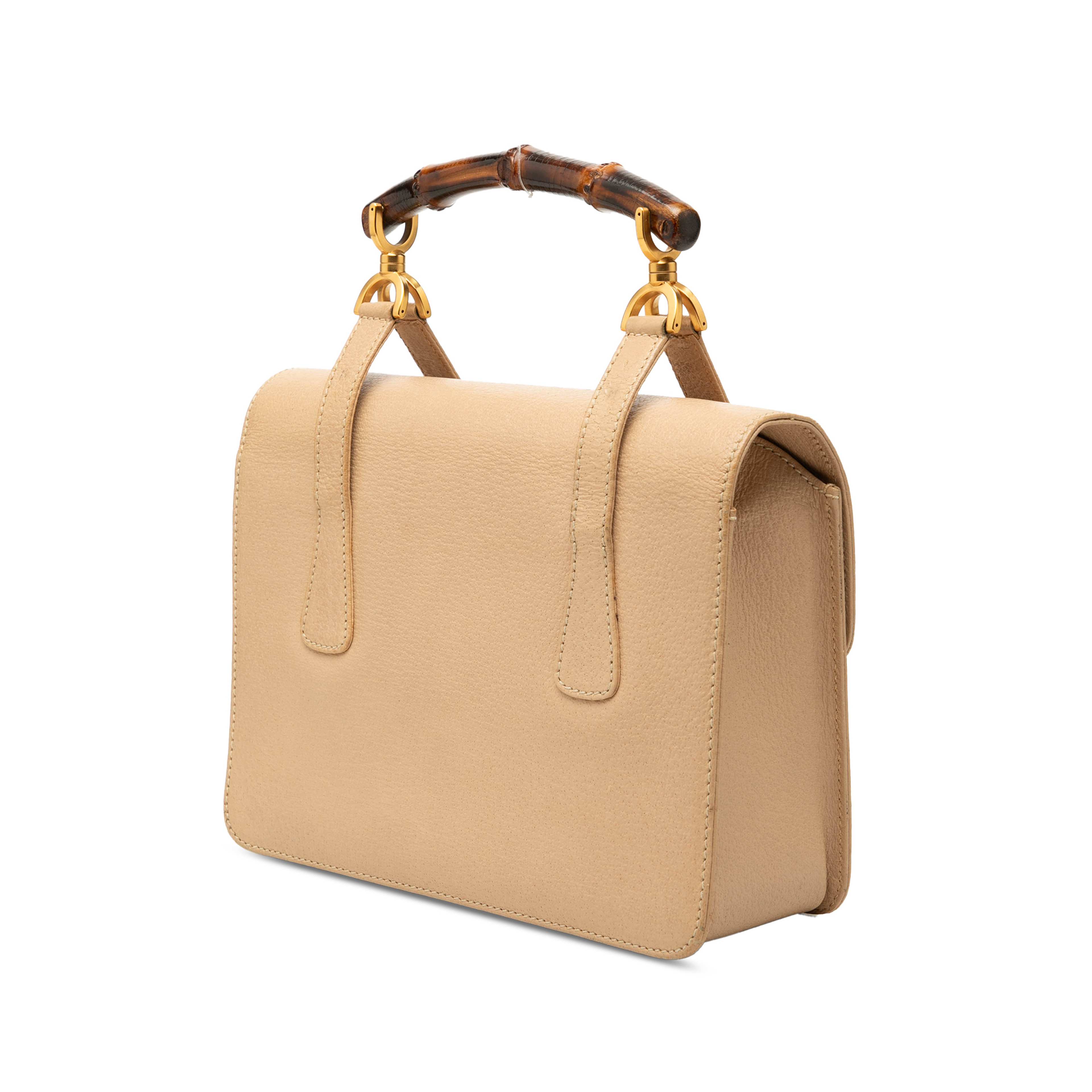 Gucci Calfskin Turnlock Bamboo Top Handle Bag, från Luxclusif, i färgen beige. Klicka för att öppna bilden i stort format
