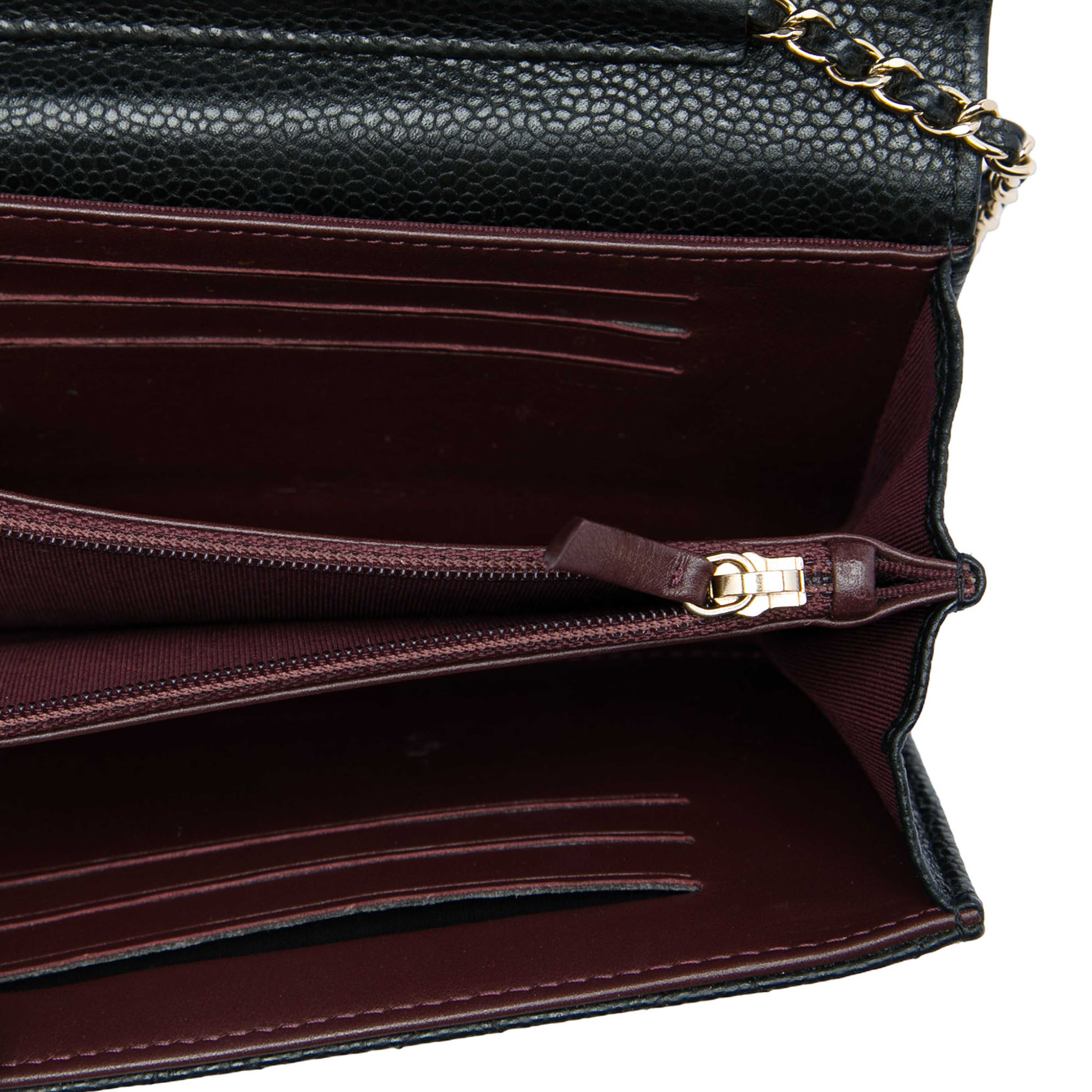 Chanel Mini Classic Caviar Flap Wallet On Chain, från Luxclusif, i färgen svart. Klicka för att öppna bilden i stort format