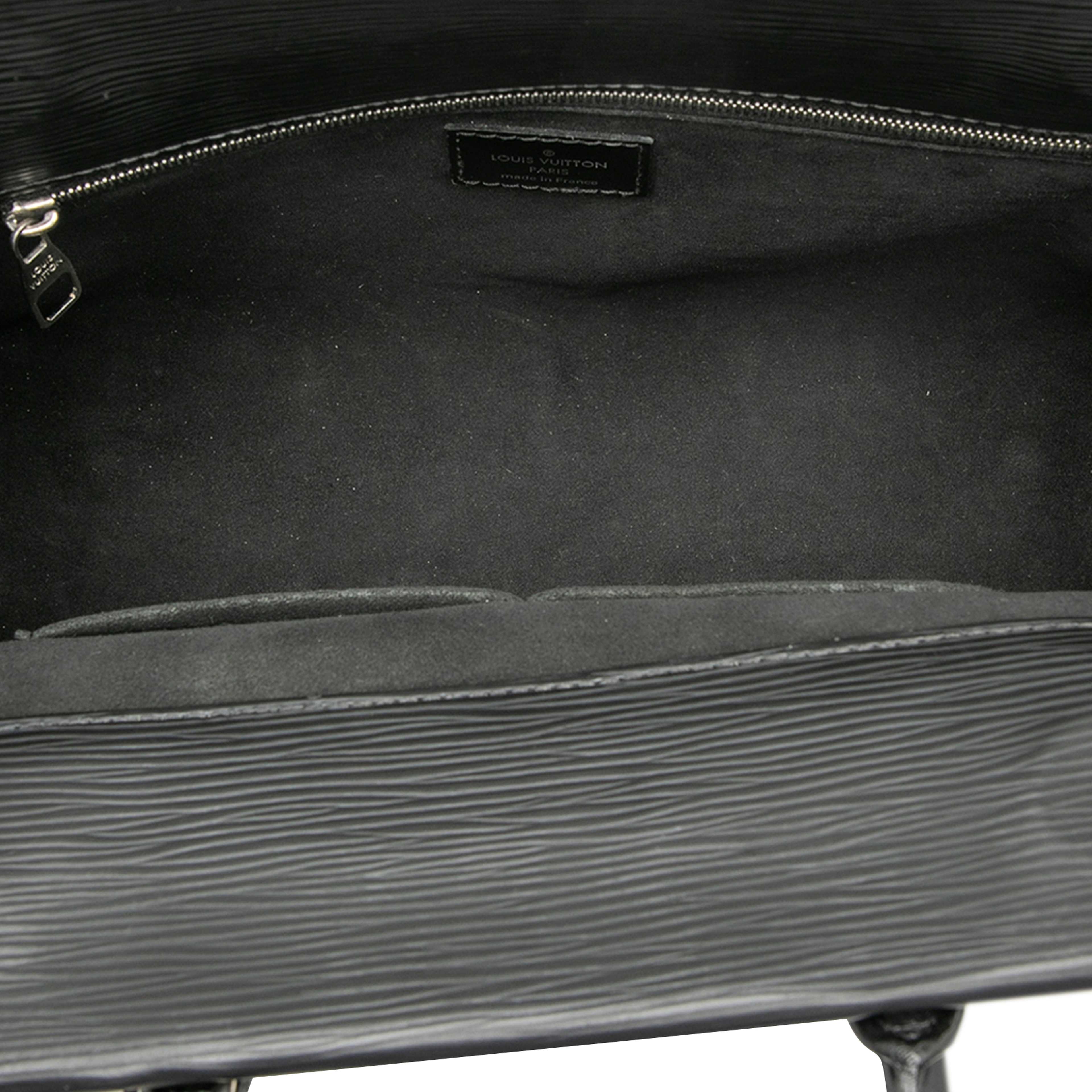 Louis Vuitton Epi Marly Bb, från Luxclusif, i färgen black. Klicka för att öppna bilden i stort format