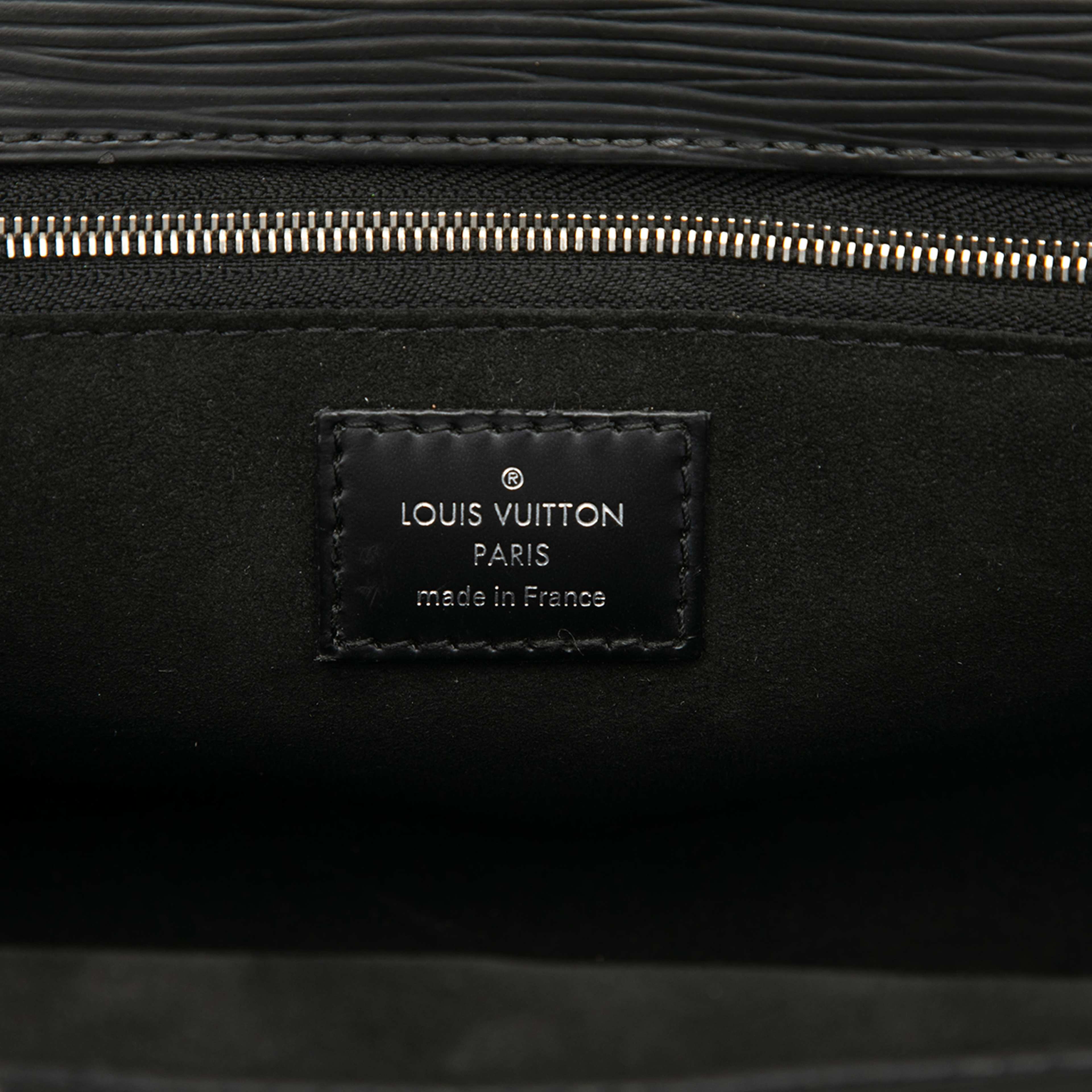 Louis Vuitton Epi Marly Bb, från Luxclusif, i färgen black. Klicka för att öppna bilden i stort format