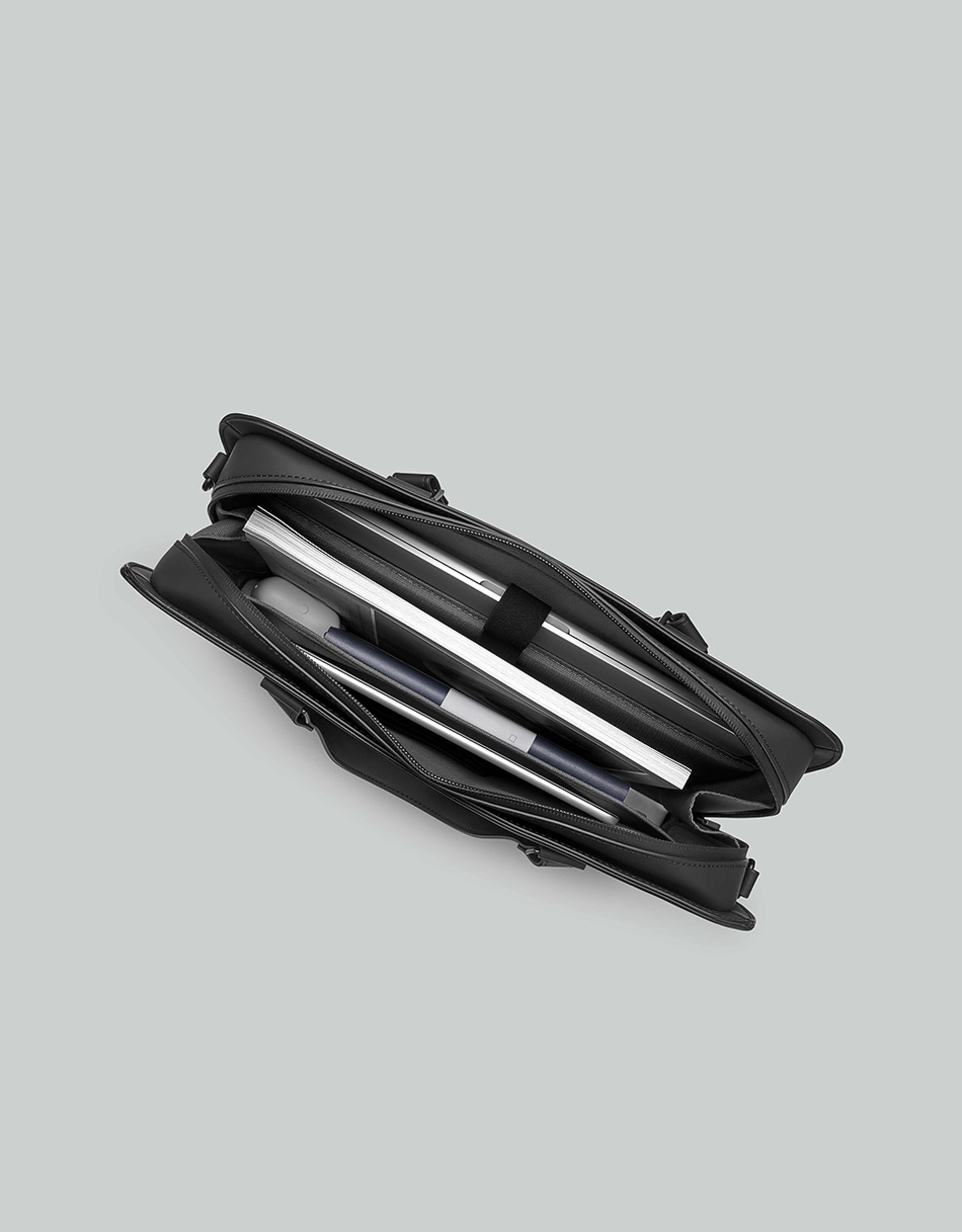 Spläsh Bpro Briefcase 14", från Gaston Luga, i färgen black. Klicka för att öppna bilden i stort format