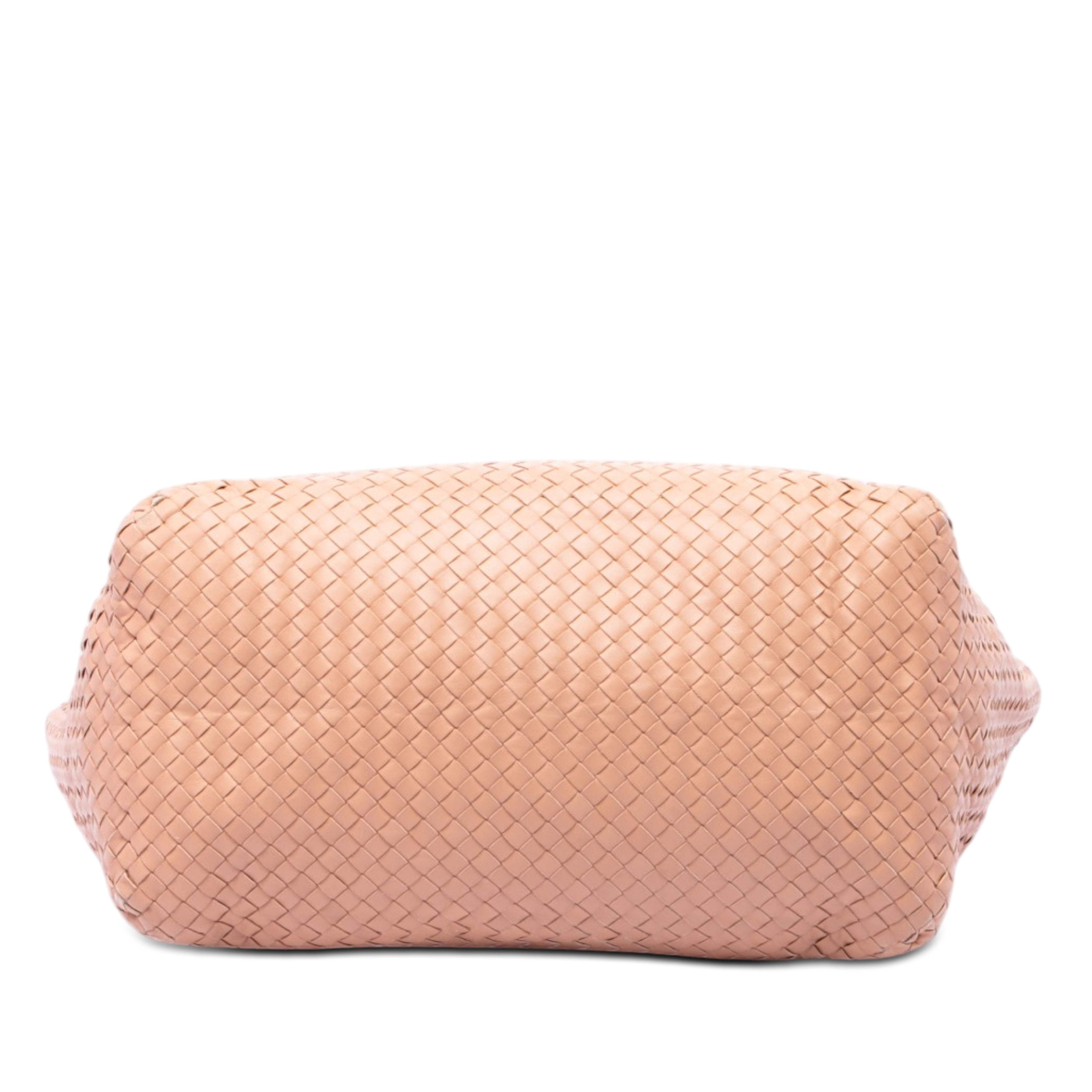 Bottega Veneta Large Nappa Intrecciato Cesta Tote, från Luxclusif, i färgen brun. Klicka för att öppna bilden i stort format