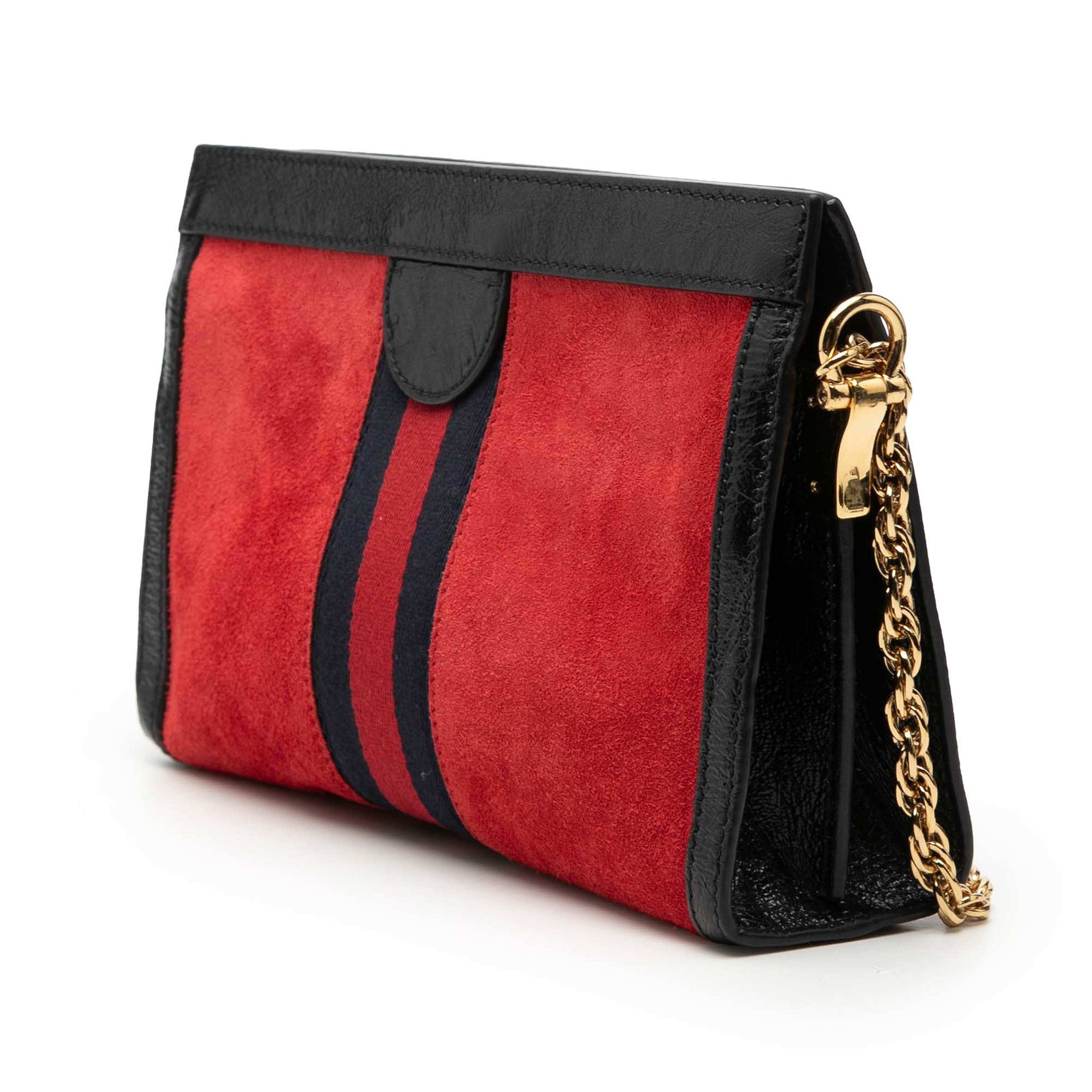 Gucci Small Suede Ophidia Chain Crossbody, från Luxclusif, i färgen red. Klicka för att öppna bilden i stort format