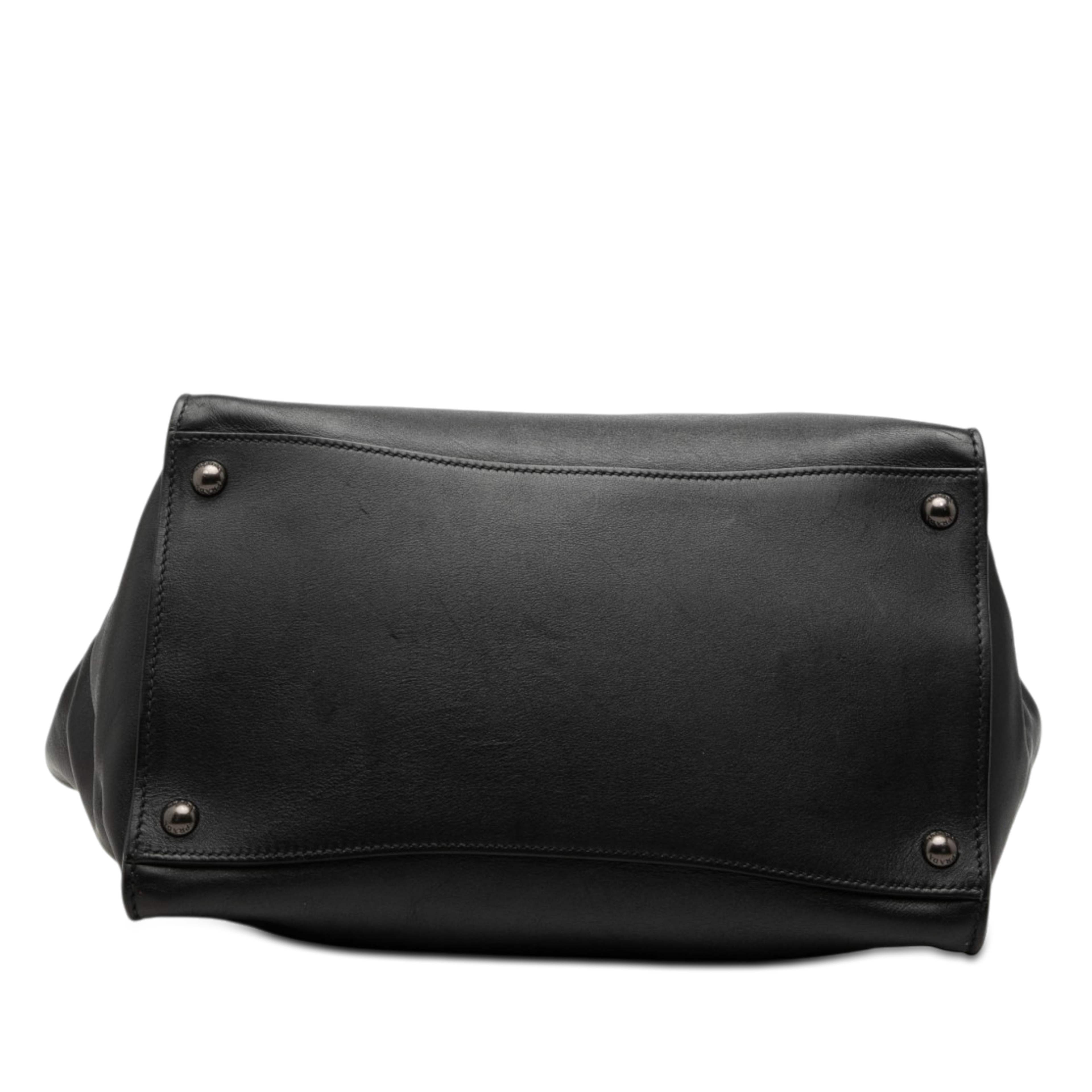 Prada Glace Calf Twin Pocket Double Handle Satchel, från Luxclusif, i färgen svart. Klicka för att öppna bilden i stort format