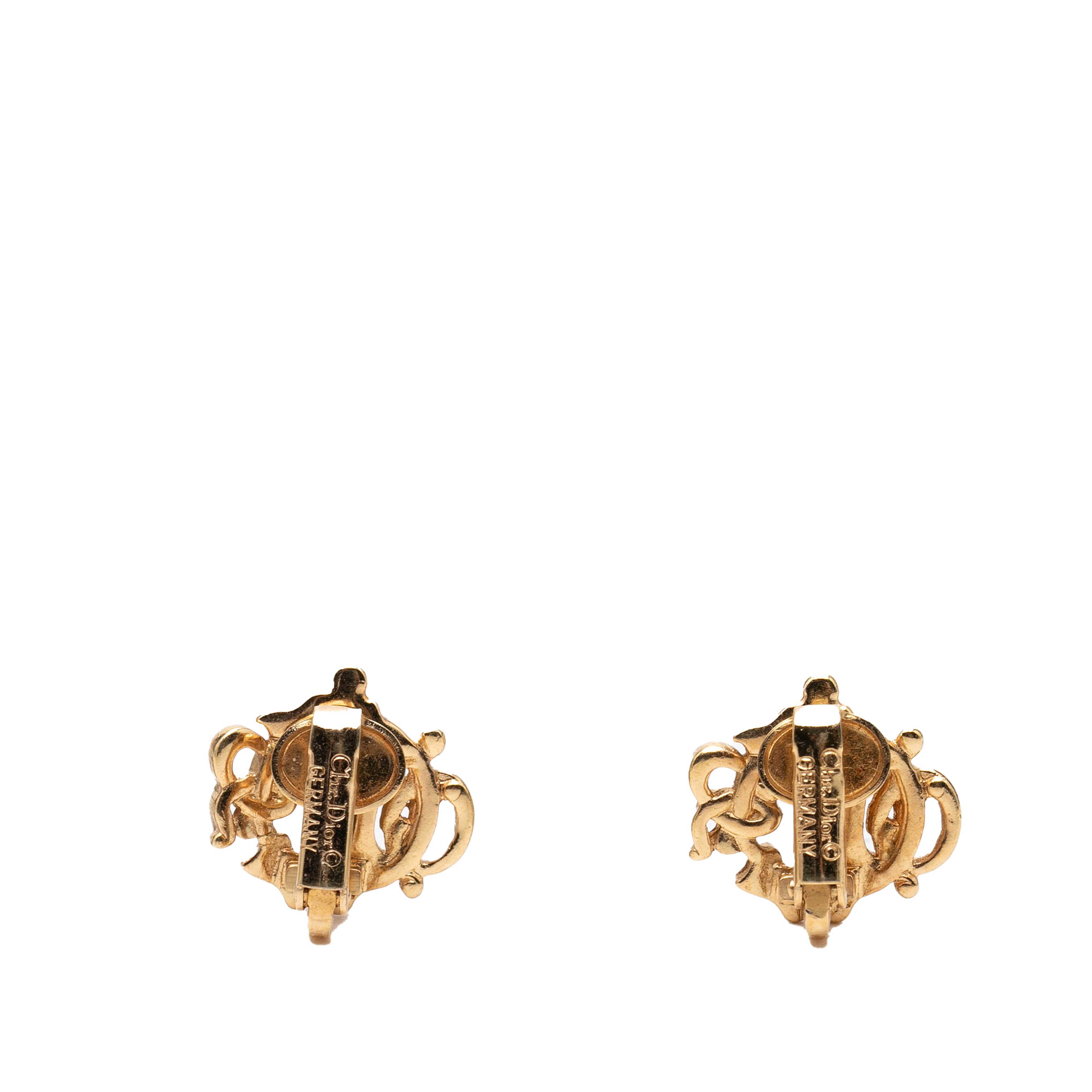 Dior Gold Plated Logo Clip On Earrings, från Luxclusif, i färgen gold. Klicka för att öppna bilden i stort format