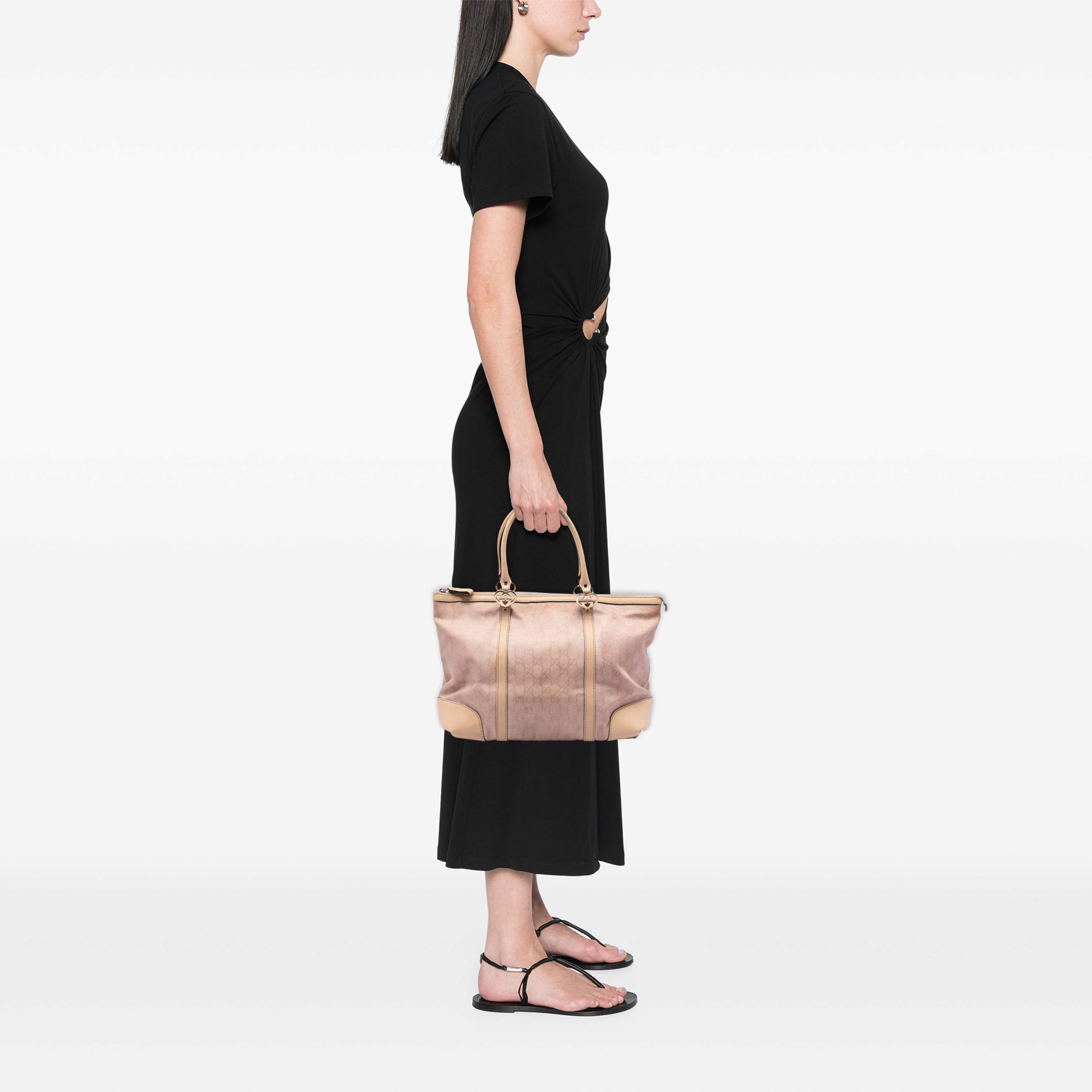Gucci Gg Metallic Canvas Lovely Tote, från Luxclusif, i färgen rosa. Klicka för att öppna bilden i stort format