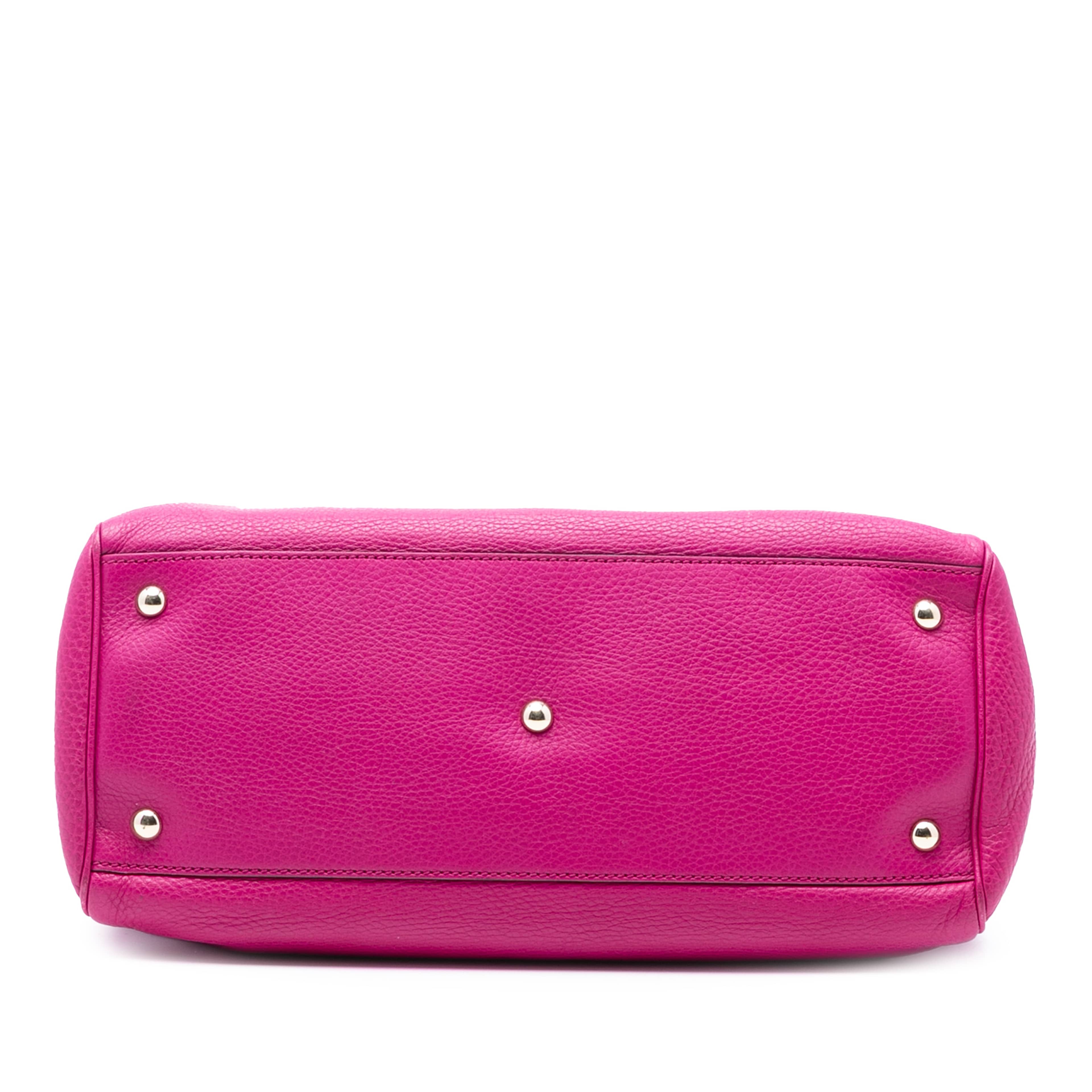 Gucci Medium Calfskin Bamboo Shopper Satchel, från Luxclusif, i färgen hot pink. Klicka för att öppna bilden i stort format