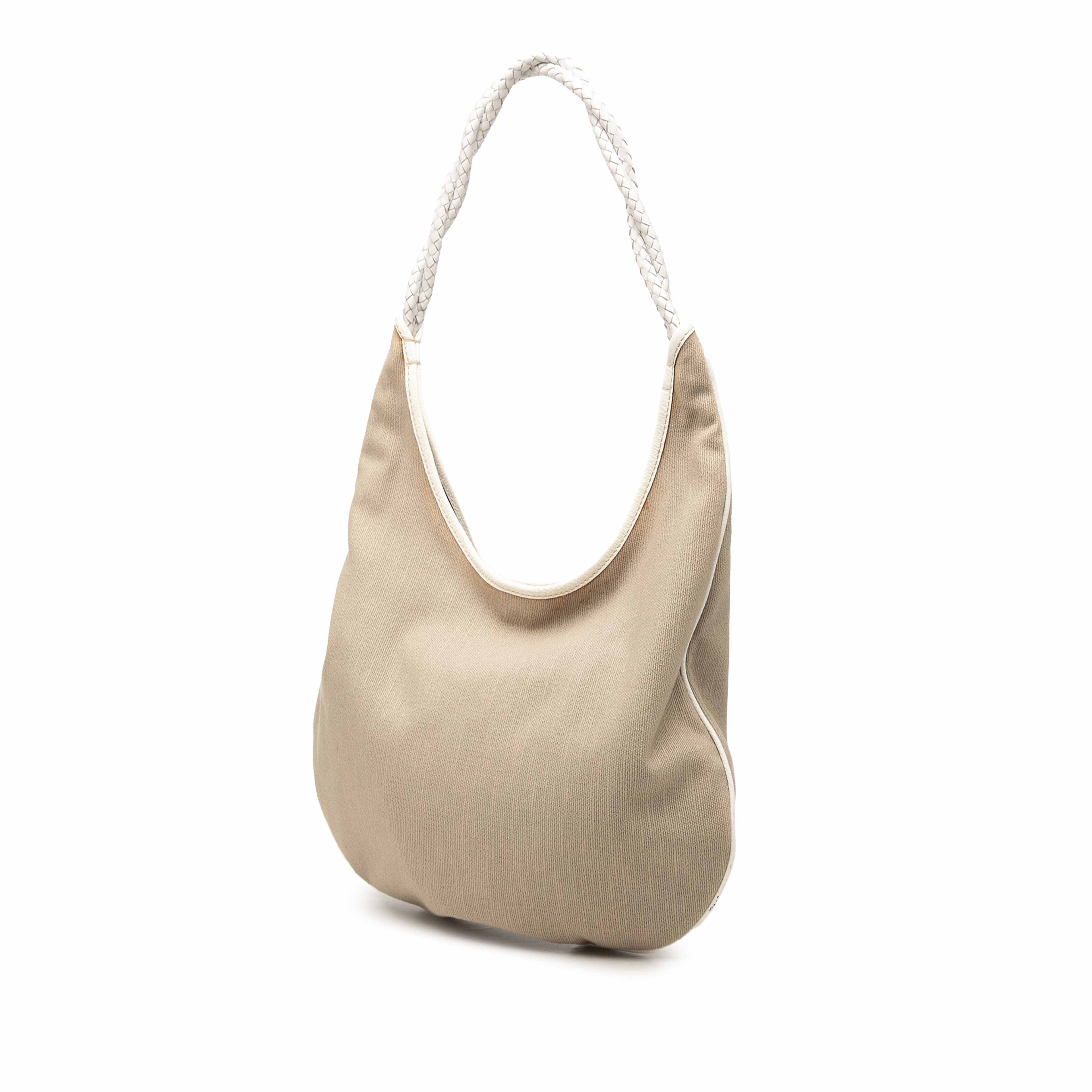 Celine Canvas Turtle Hobo, från Luxclusif, i färgen vit. Klicka för att öppna bilden i stort format