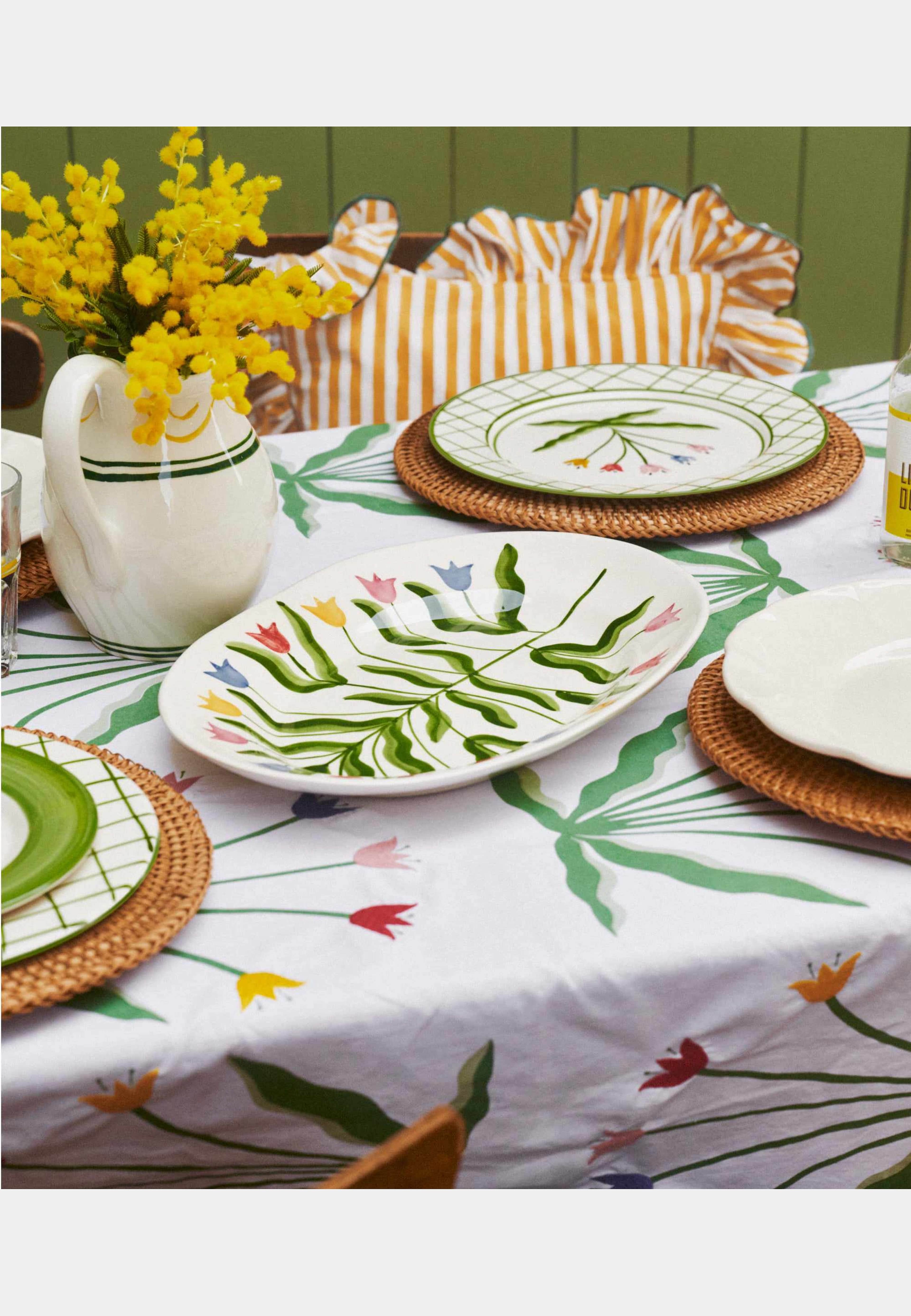 Madelen Möllard Tulip Serverignsfat - 38.5x26 Cm, från Pick A Poppy, i färgen multi. Klicka för att öppna bilden i stort format