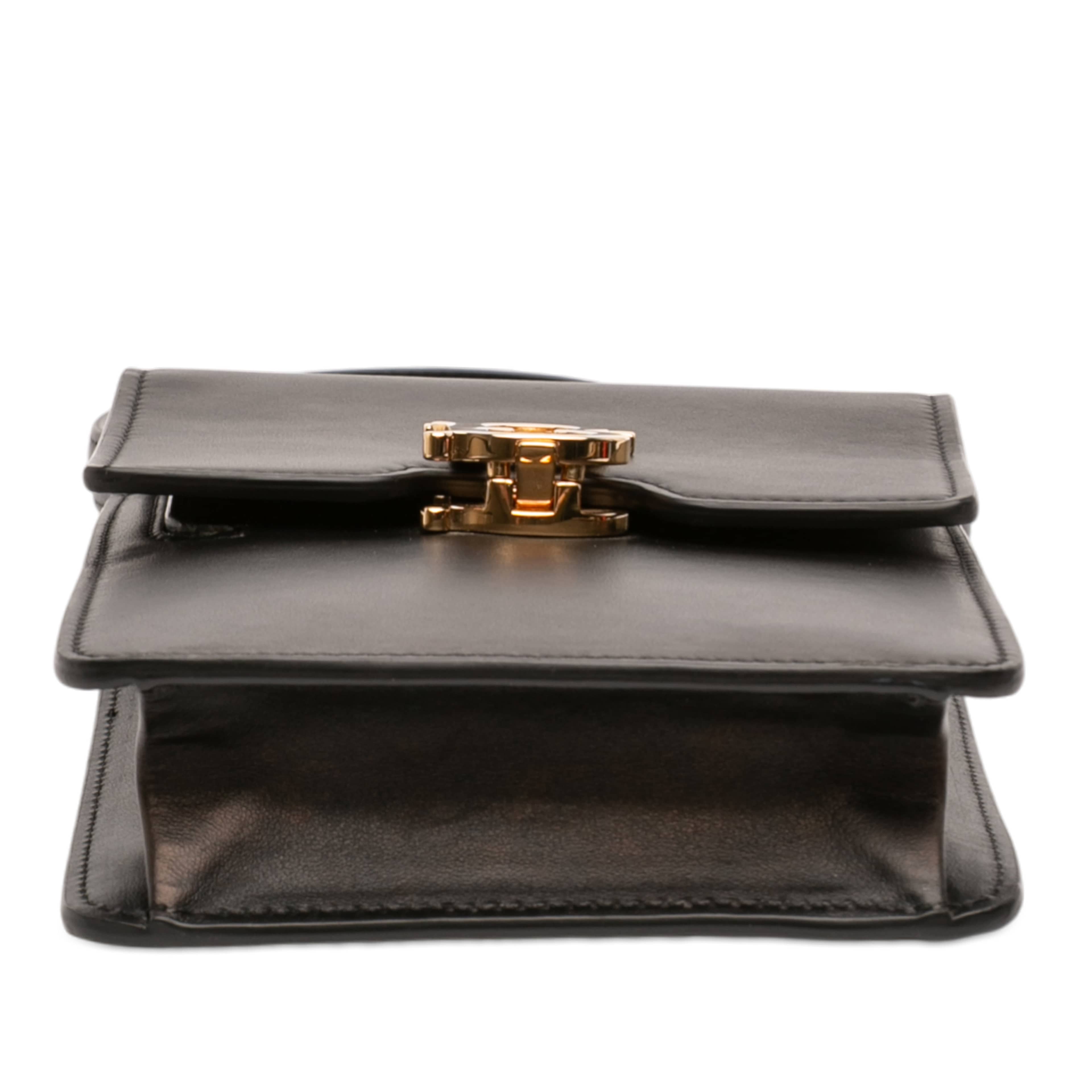 Burberry Leather Tb Robin Crossbody, från Luxclusif, i färgen black. Klicka för att öppna bilden i stort format