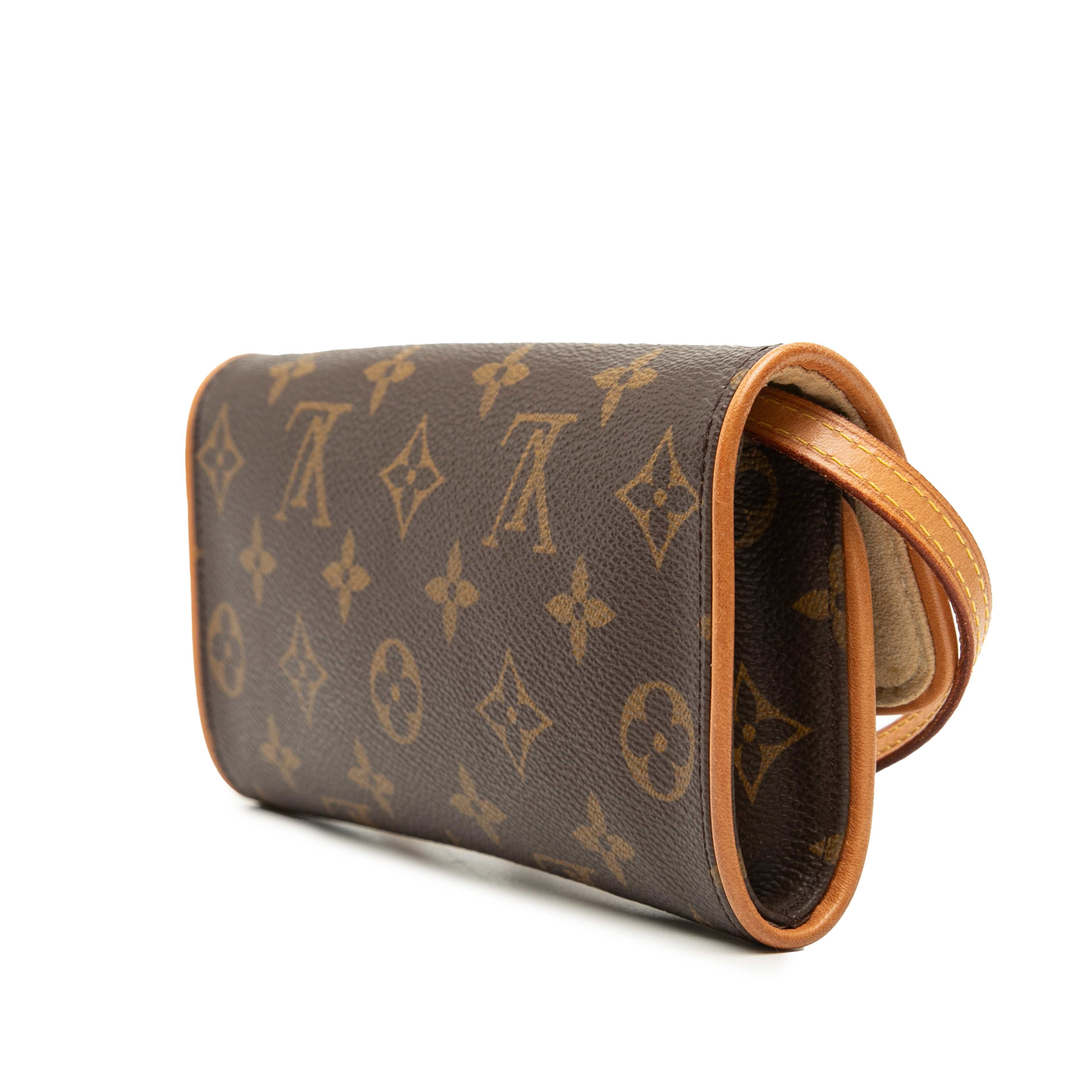 Louis Vuitton Monogram Pochette Twin Pm, från Luxclusif, i färgen brown. Klicka för att öppna bilden i stort format